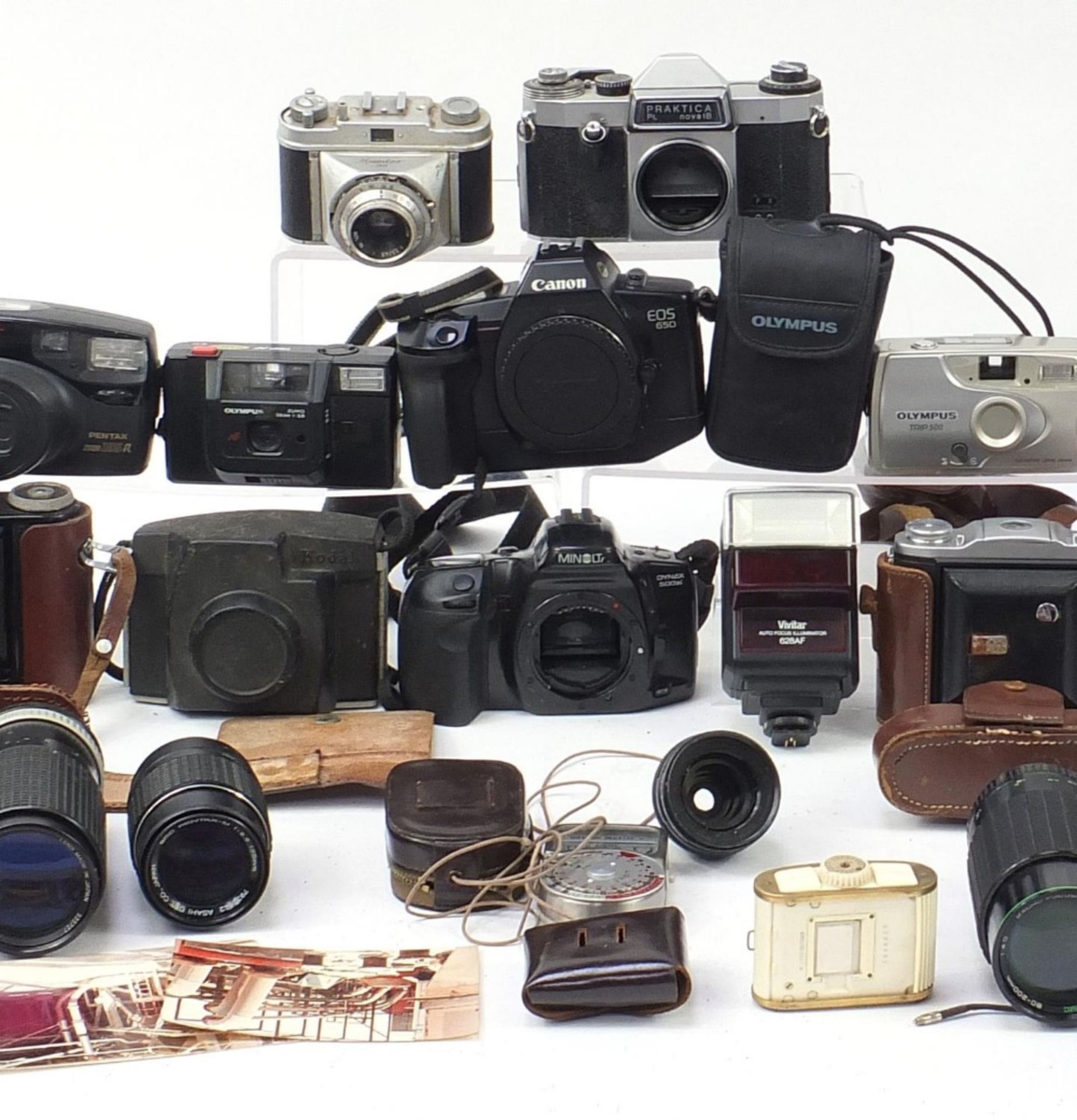 Vintage and later cameras, lenses and accessories including Ilford, Agfa, Canon, Vivitar and Kodak - Image 3 of 10