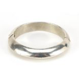 Large Modernist sterling silver hinged bangle, 7.5cm wide, 59.0g : For Further Condition Reports