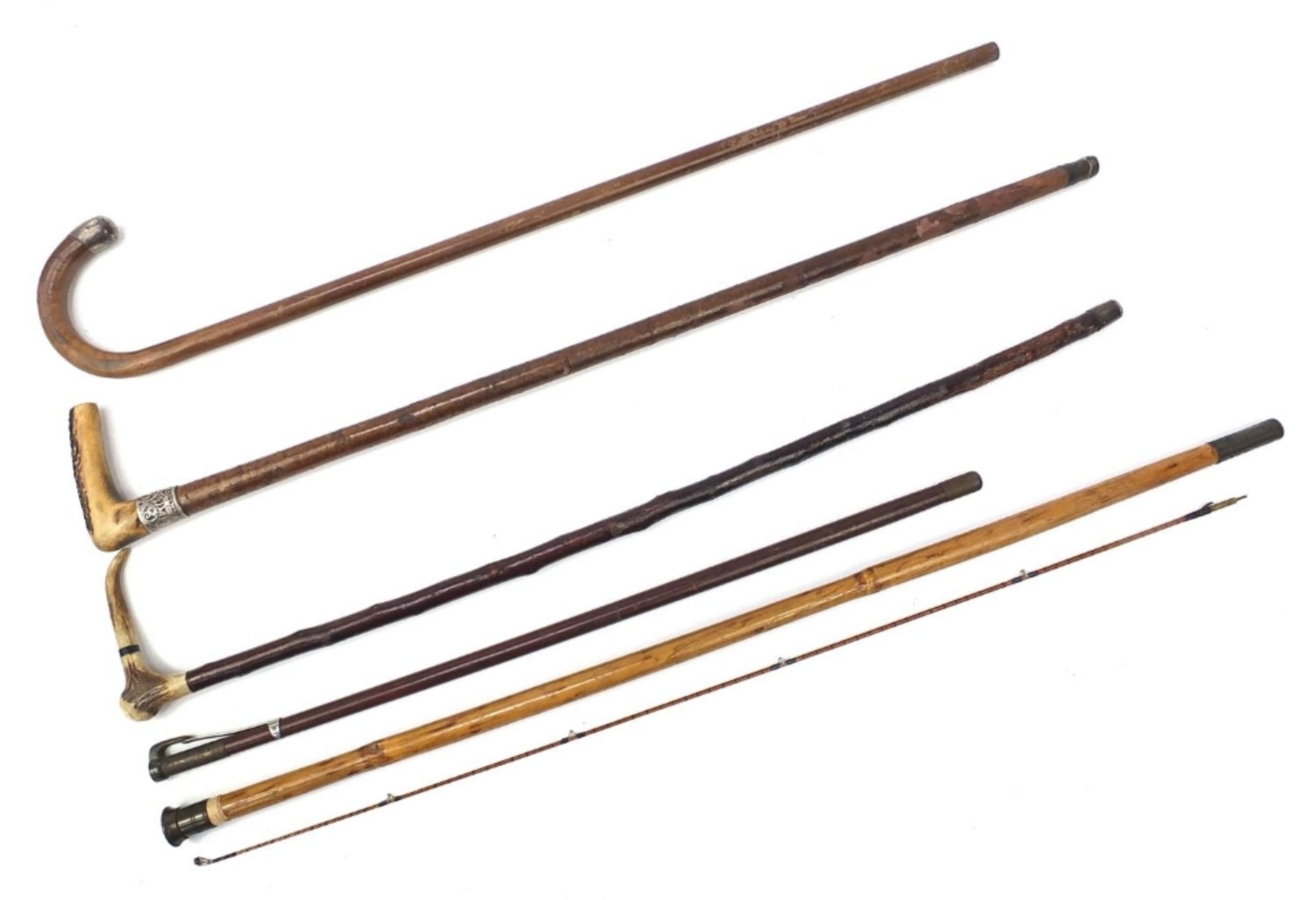 Four walking sticks and a Hardy fishing stick including a bamboo example concealing a part fishing - Bild 3 aus 6