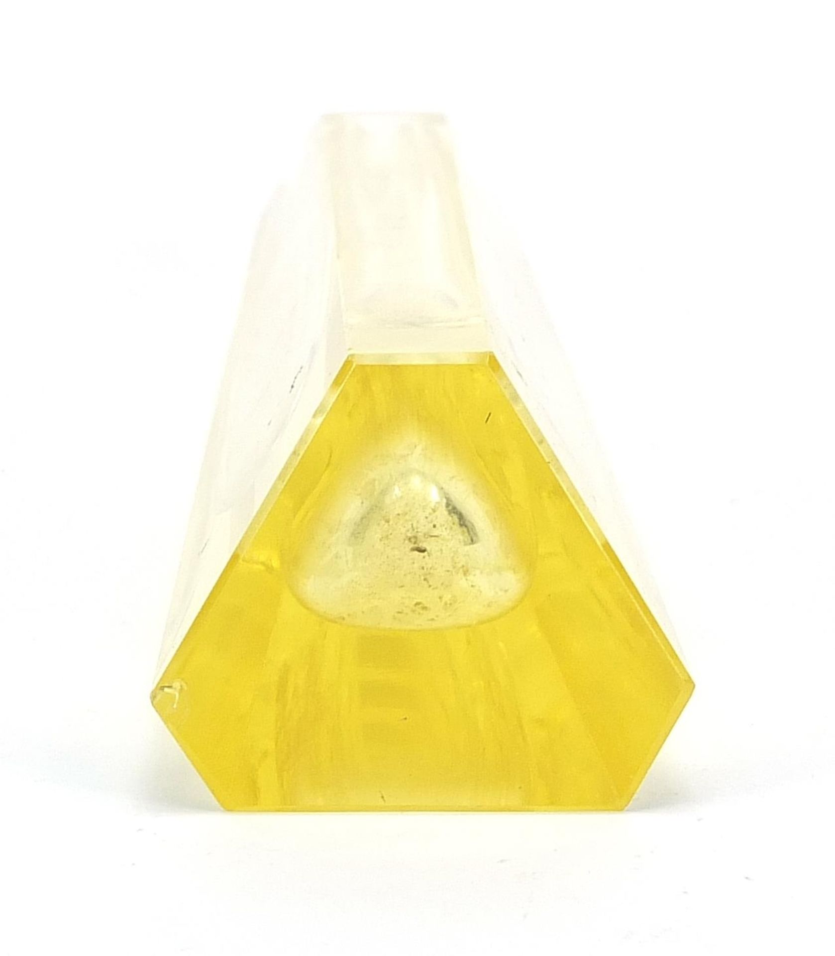 Triangular yellow glass vase with canted corners, possibly by Moser, 16cm high : For Further - Bild 4 aus 4