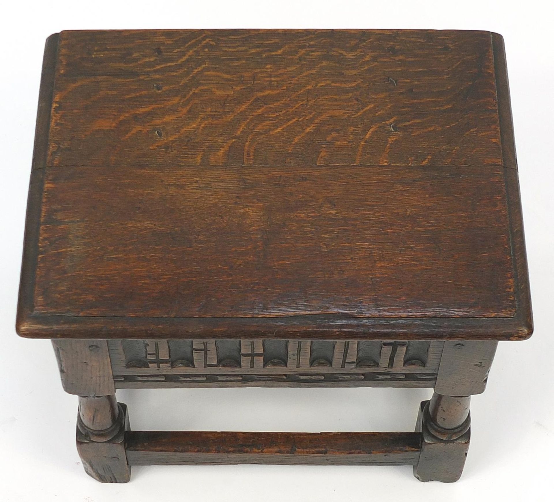 Carved oak Jacobean design workbox with hinged lid, 36cm H x 43cm W x 32cm D : For Further Condition - Bild 3 aus 5