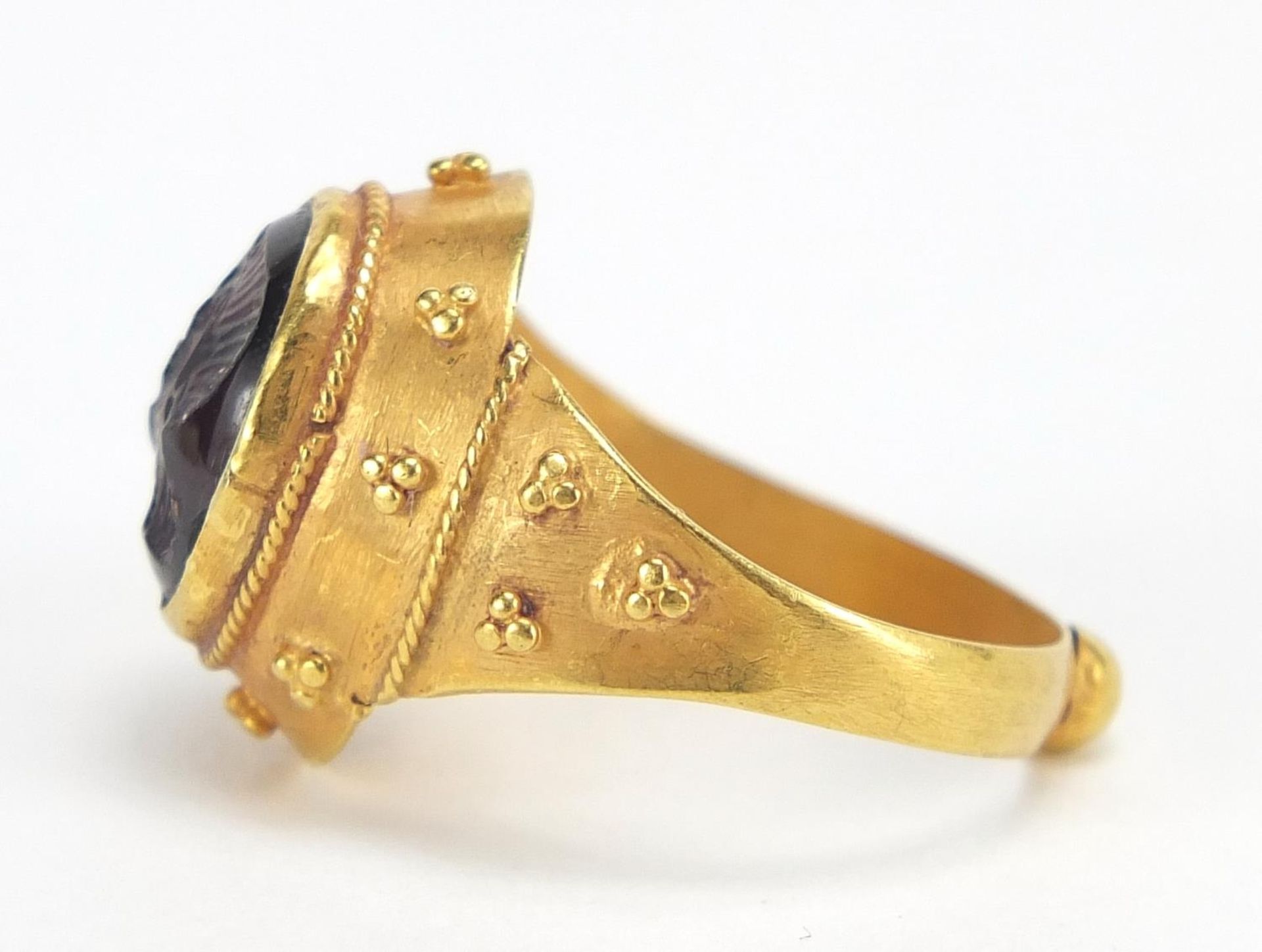 Antique unmarked gold intaglio silver ring carved with a gladiator head, (tests as 15ct+) size M, - Image 2 of 4