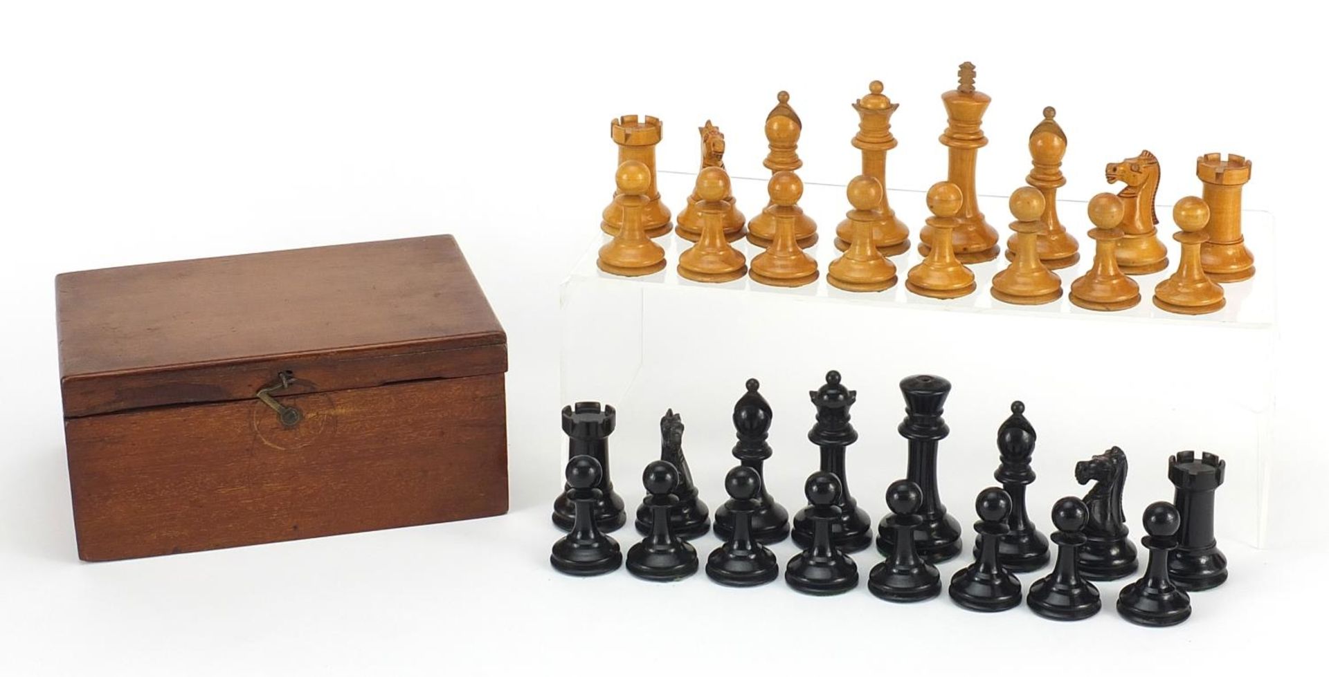 Boxwood and ebony Staunton chess set with mahogany case, possibly by Jaques, the largest piece 8.5cm