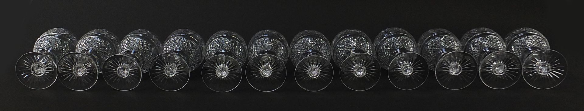 Set of twelve good quality cut crystal glasses, 13.5cm high : For Further Condition Reports Please - Bild 7 aus 7