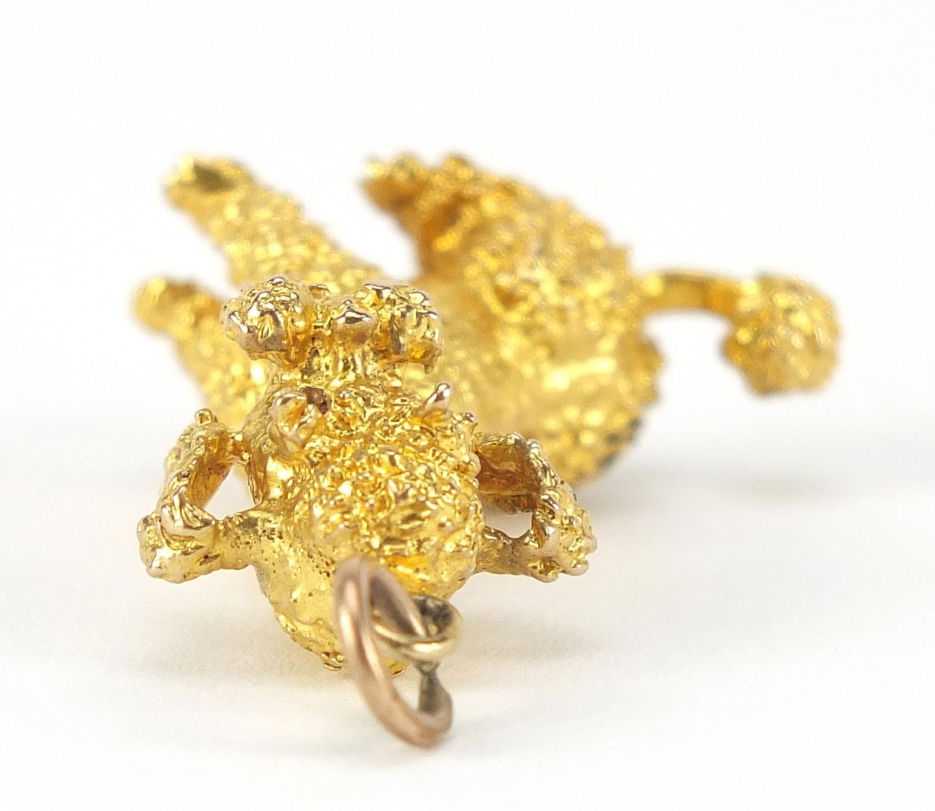 9ct gold seated poodle charm with ruby eyes, 3cm high, 8.7g : For Further Condition Reports Please - Image 3 of 5