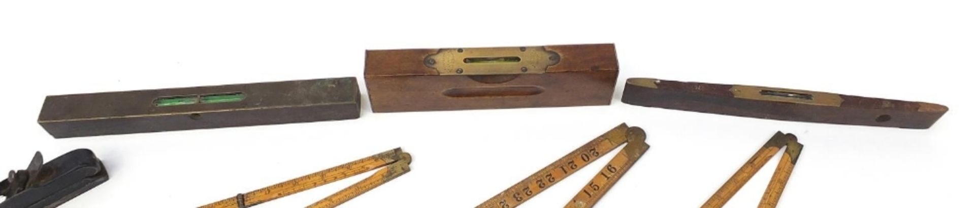 Antique and later rules, levels and a smoothing plane including J Rabone & Sons : For Further - Bild 2 aus 8