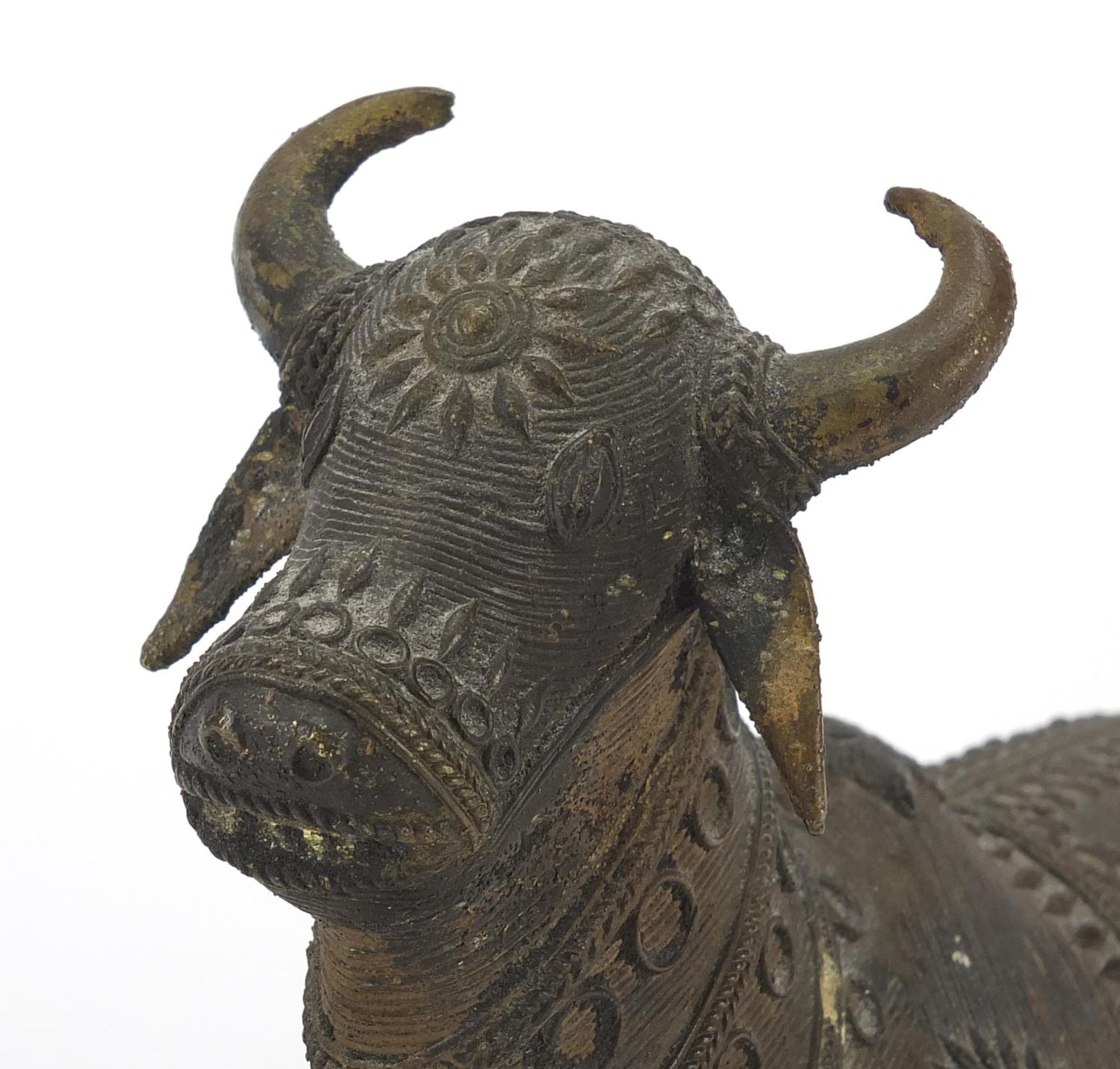 Indian bronzed study of a cow, 22cm in length : For Further Condition Reports Please Visit Our - Bild 2 aus 4