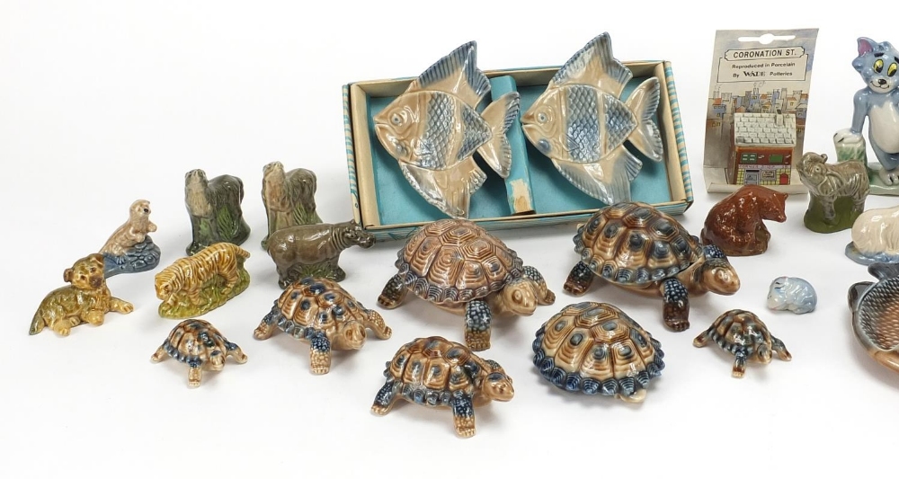 Collection of Wade Whimsies, tortoises, Tom & Jerry figures and fish dishes, the largest 9cm - Image 2 of 4