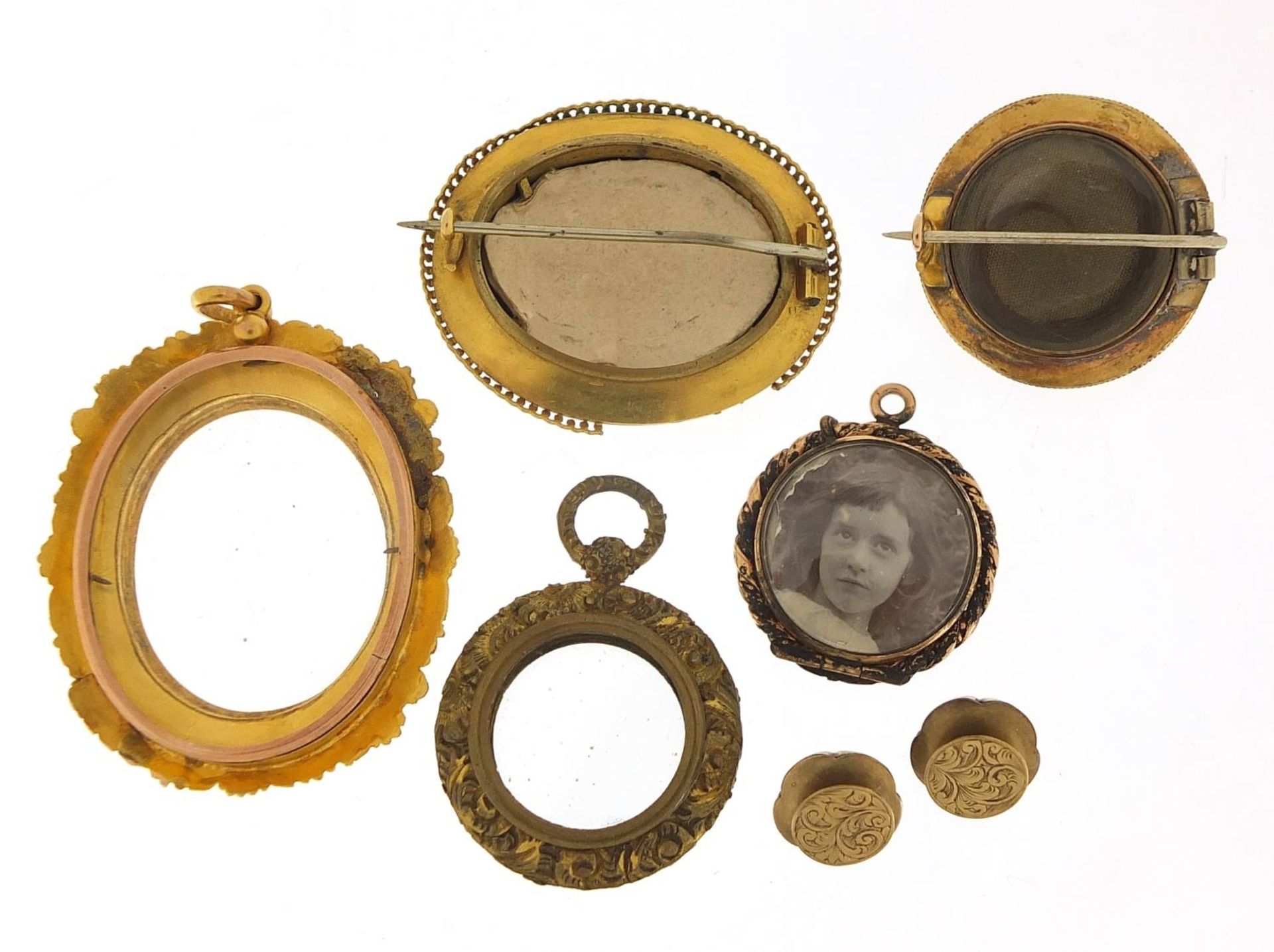 Antique and later jewellery including a unmarked gold locket, black enamel and agate brooch, - Image 4 of 4