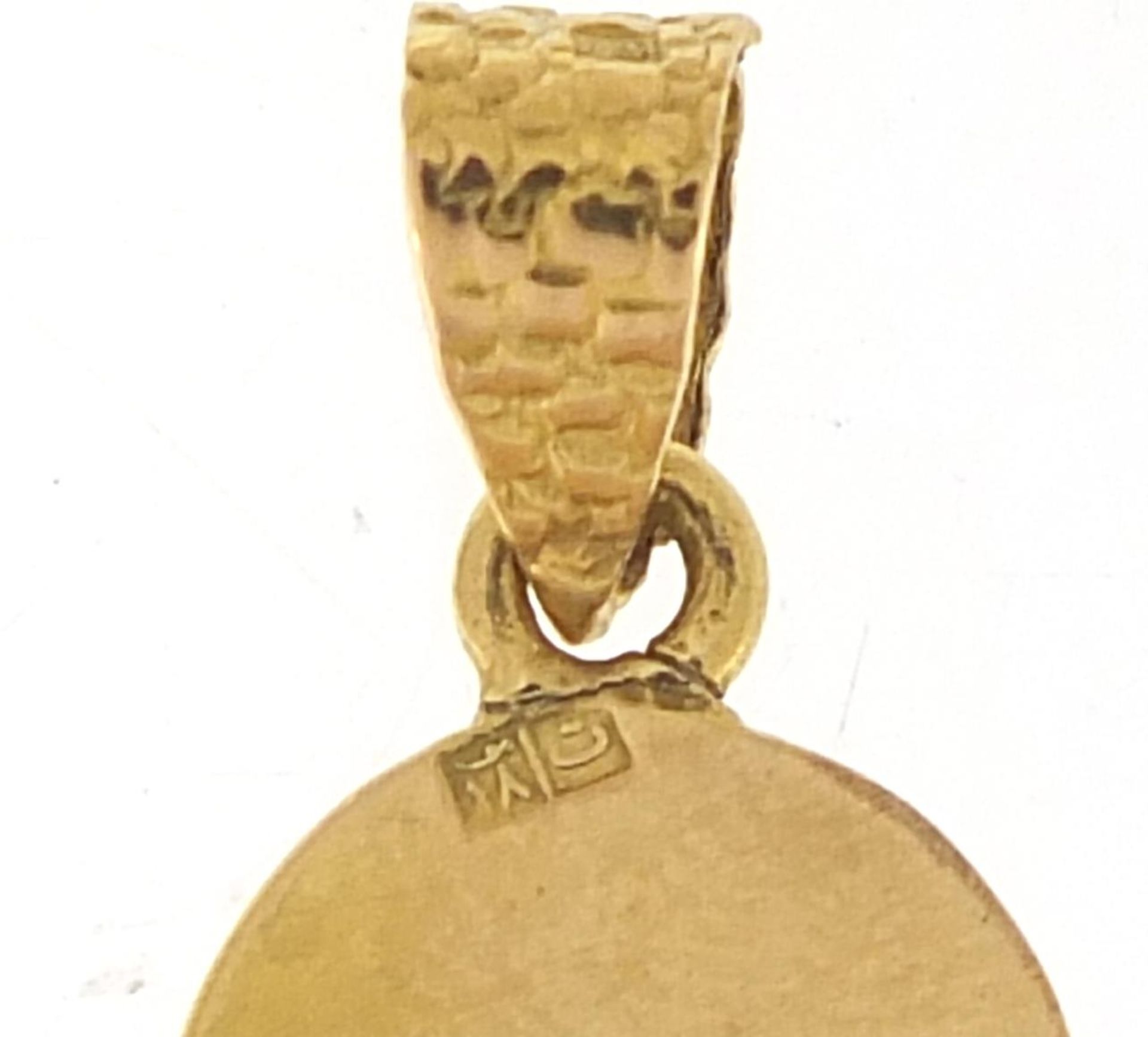 Egyptian gold hieroglyphic pendant, 4.8cm high, 4.8g : For Further Condition Reports Please Visit - Image 3 of 3