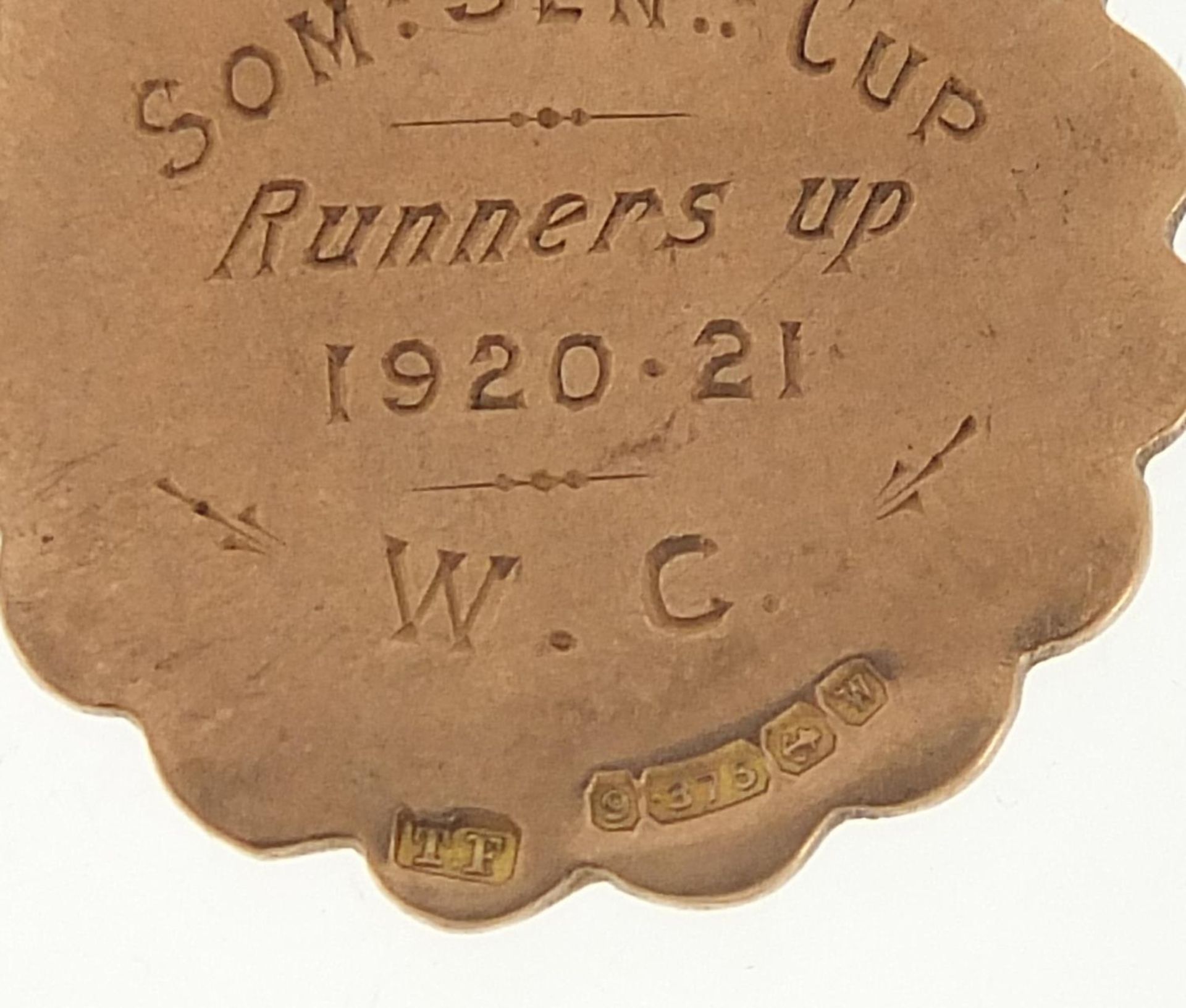 9ct gold sports jewel for Somerset Senior Cup Runners Up 1920-21 WC, 3cm high, 4.9g : For Further - Bild 3 aus 3