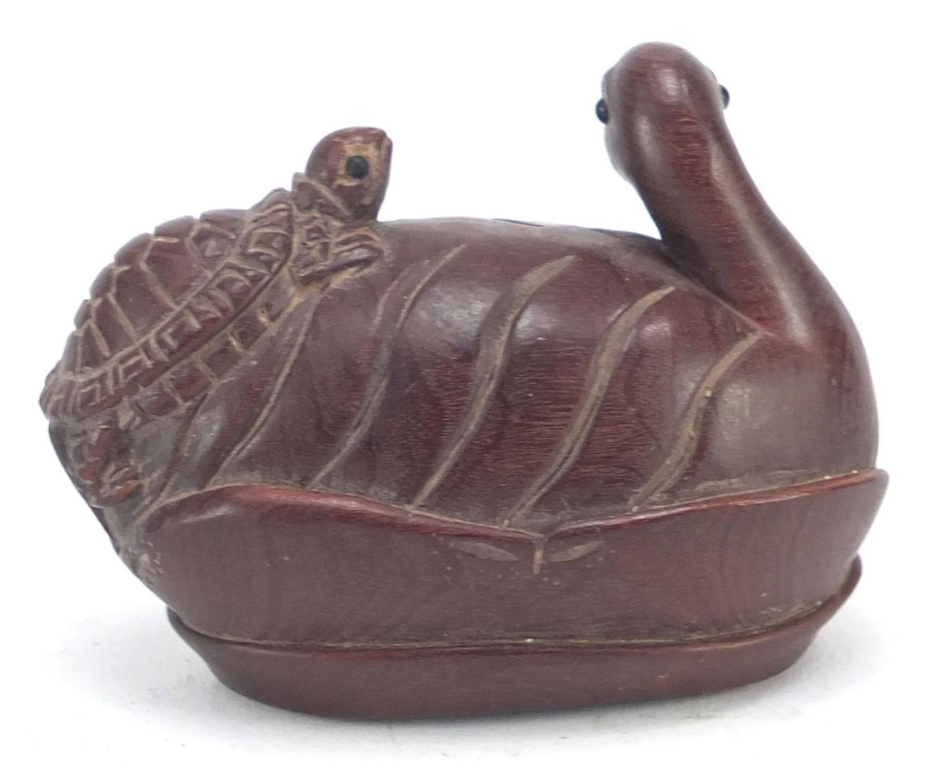 Japanese carved wood okimono of a turkey and tortoise, inset mother of pearl with character marks to - Bild 3 aus 6