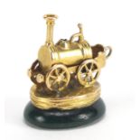 Unmarked gold and bloodstone steam engine fob, 2.3cm high, 5.0g : For Further Condition Reports