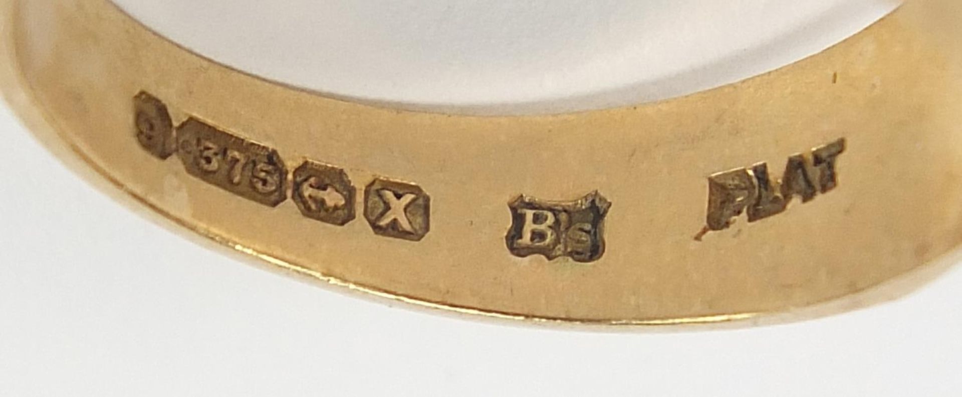 9ct two tone gold signet ring, stamped Bravingtons, size R, 4.6g : For Further Condition Reports - Image 4 of 6