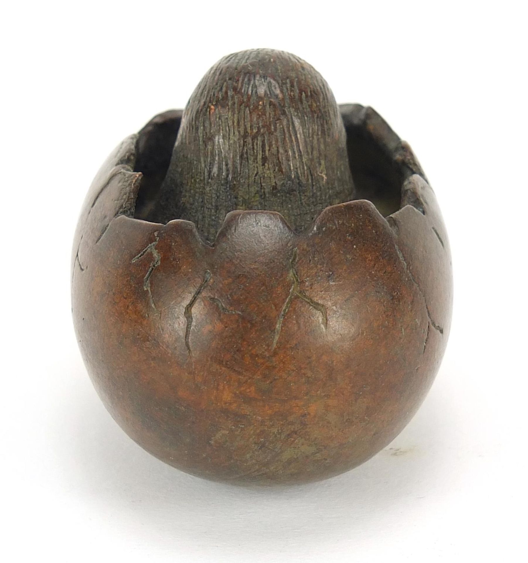 Japanese patinated bronze okimono of a chick with character marks, 5cm in length : For Further - Bild 4 aus 8