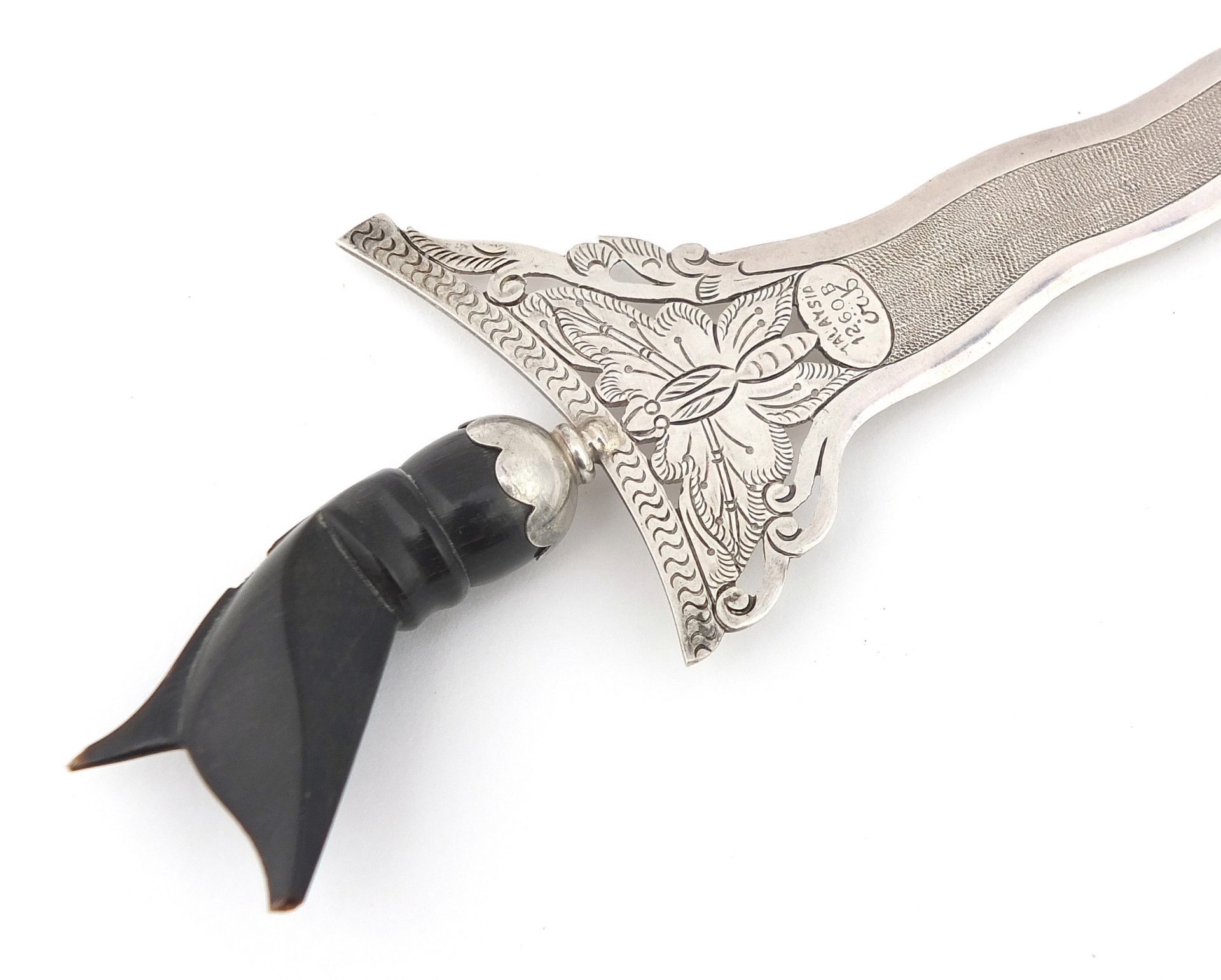 Miniature Malaysian silver Kris with ebonised handle, engraved Malaysia 1260B, 20cm in length, 27.7g - Image 4 of 5