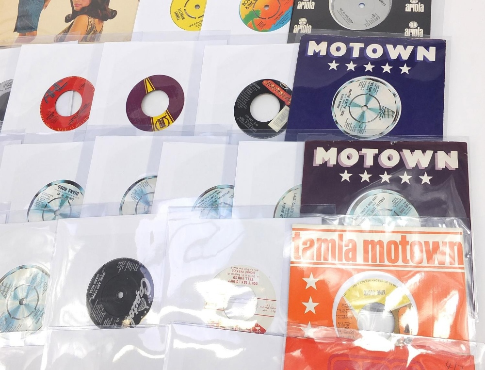 Good collection of Northern Soul/Motown singles and three soul albums including first pressing - Image 8 of 20