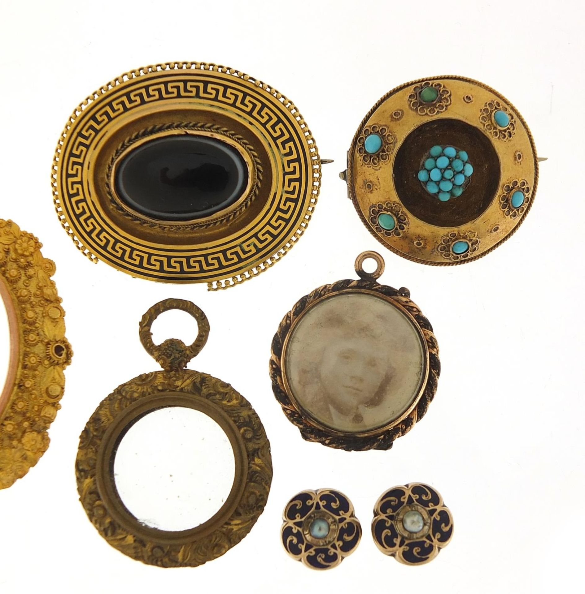 Antique and later jewellery including a unmarked gold locket, black enamel and agate brooch, - Image 3 of 4