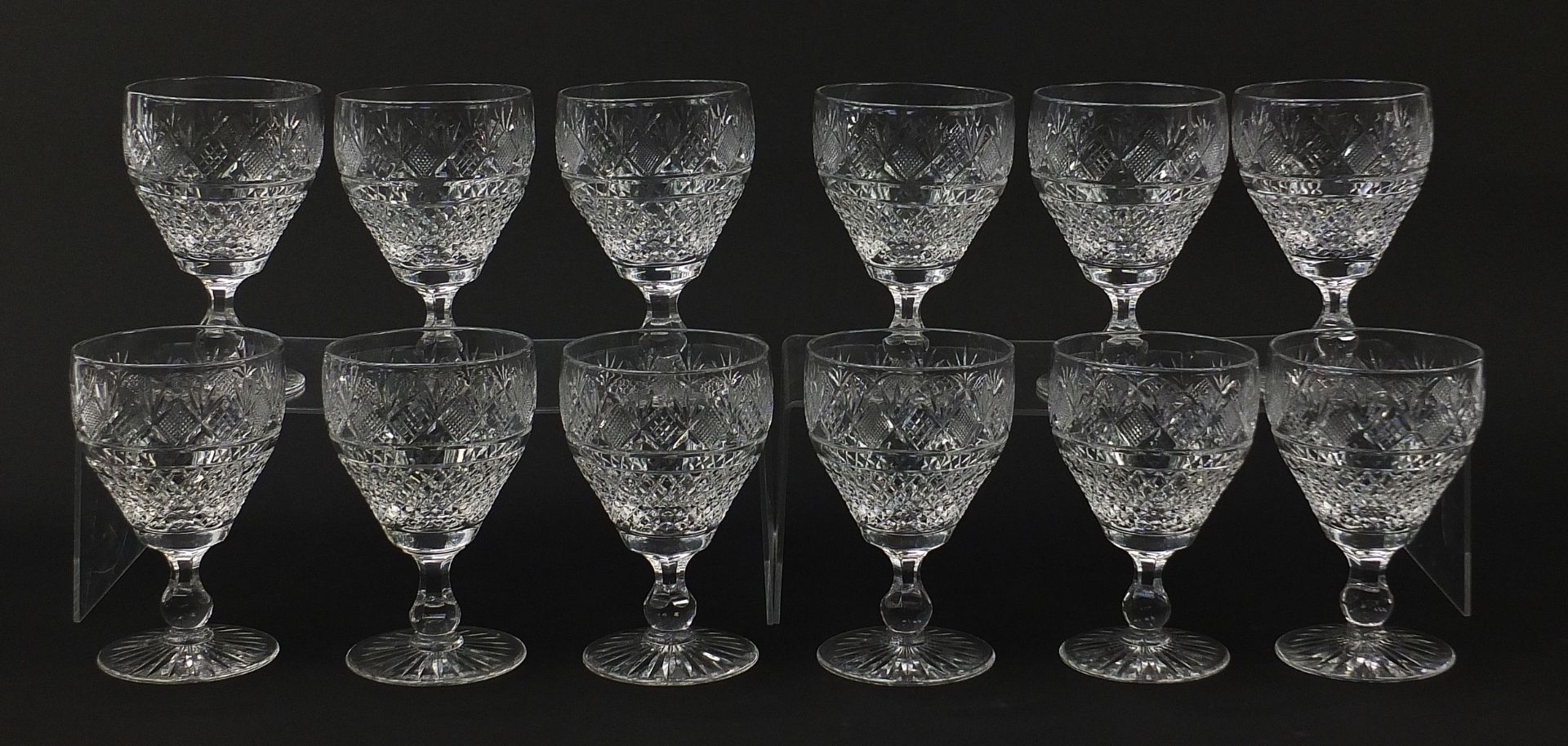 Set of twelve good quality cut crystal glasses, 13.5cm high : For Further Condition Reports Please - Bild 5 aus 7