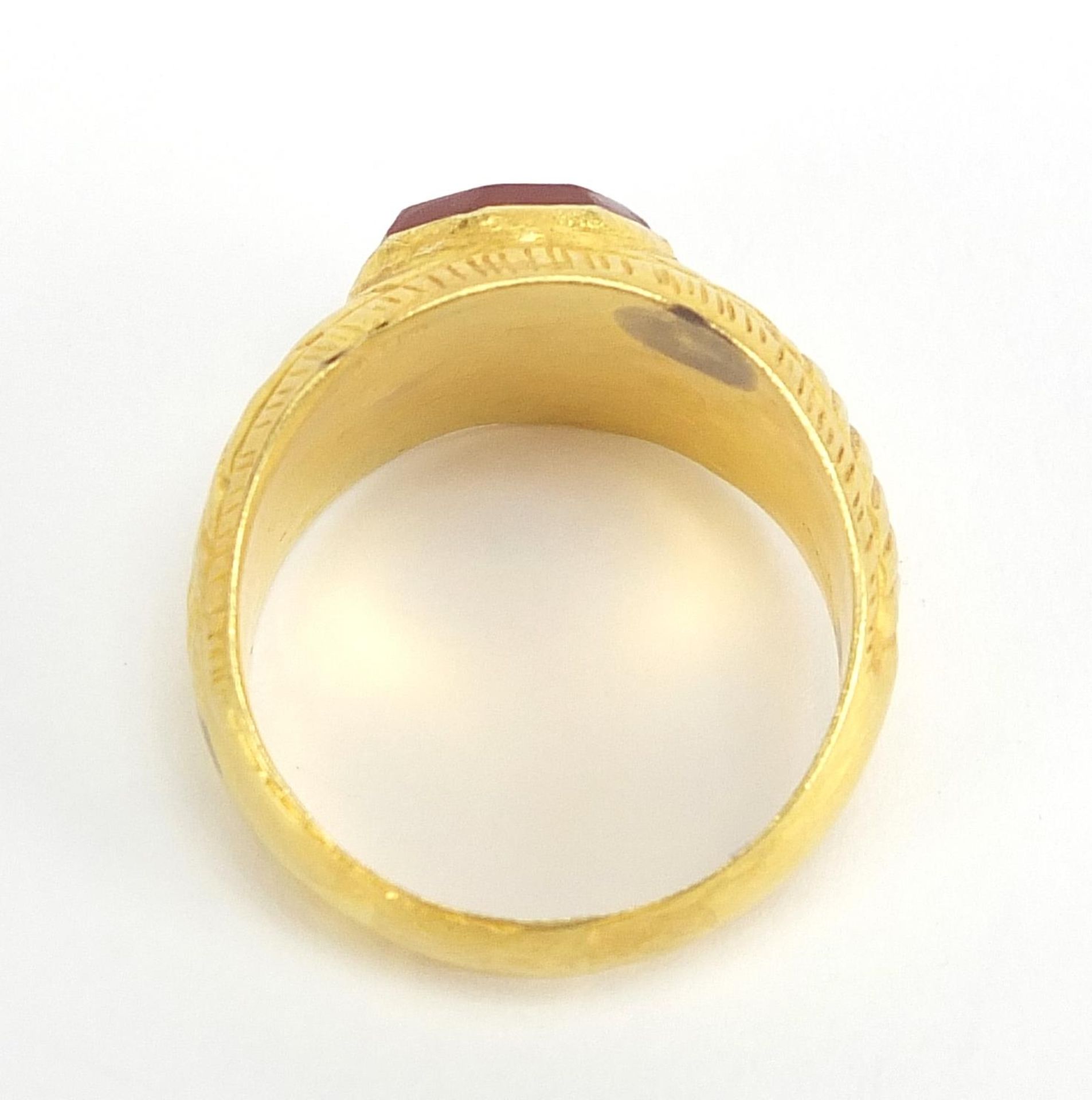 Antique unmarked gold intaglio seal ring carved with a horse, (tests as 15ct+) size U, 5.6g : For - Image 4 of 4