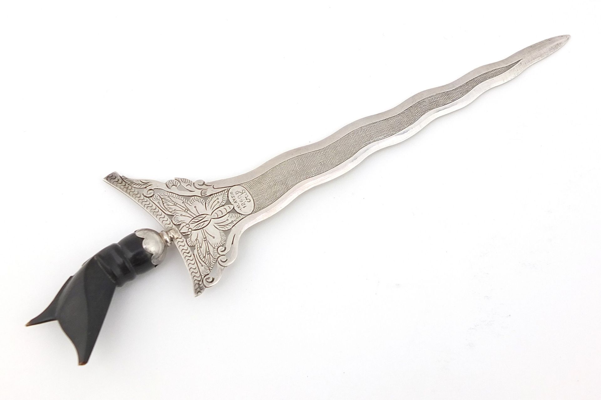 Miniature Malaysian silver Kris with ebonised handle, engraved Malaysia 1260B, 20cm in length, 27.7g - Image 3 of 5