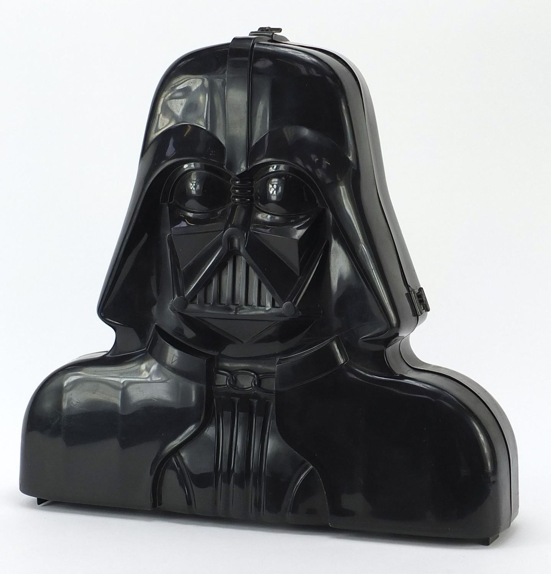 Vintage Star Wars action figure collector's case in the form of Darth Vader, 38cm high : For Further