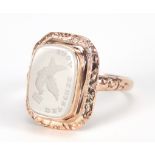 Georgian style 9ct rose gold intaglio seal ring carved with Depechez Vous crest, housed in an