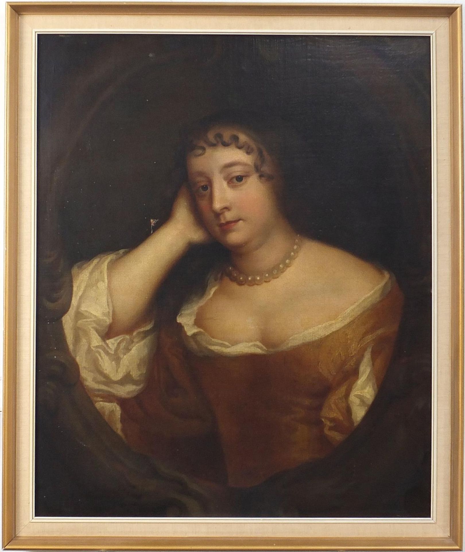 After Sir Peter Lely - Portrait of a lady wearing a pearl necklace, antique old master oil on - Bild 2 aus 3