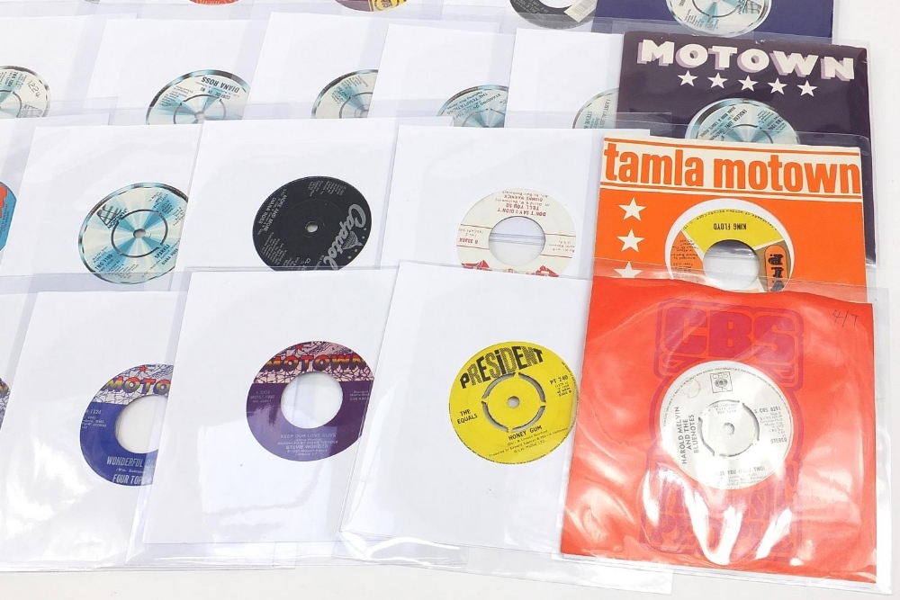 Good collection of Northern Soul/Motown singles and three soul albums including first pressing - Image 11 of 20