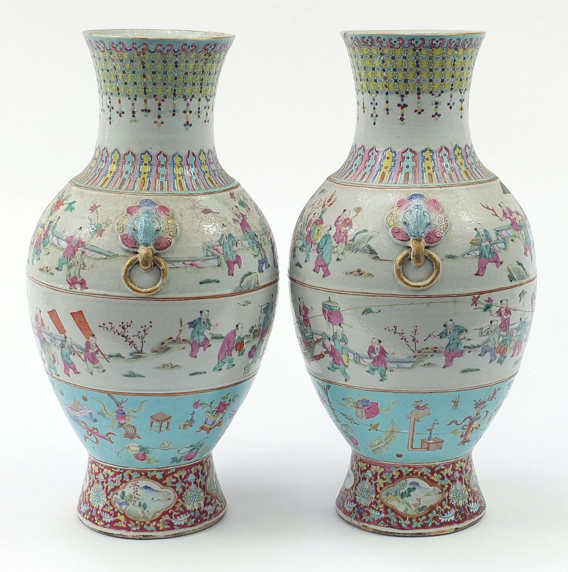 Large pair of Chinese porcelain vases with animalia ring turned handles, each hand painted in the - Bild 7 aus 15
