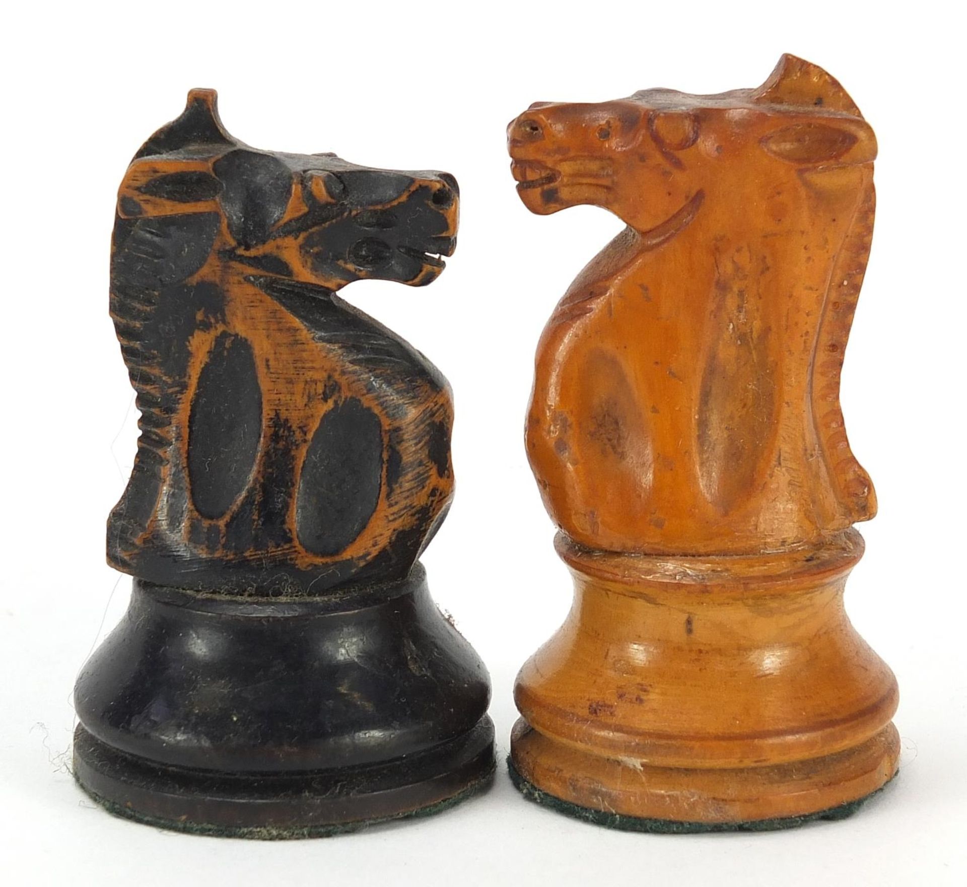 19th century boxwood and ebonised Staunton chess set, 10.5cm high - Image 4 of 9