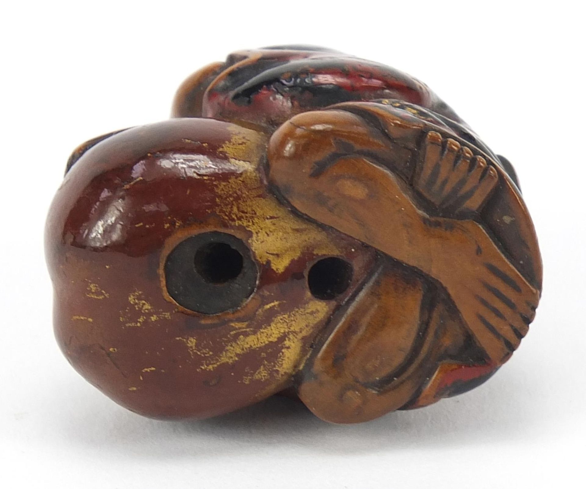 Good Japanese lacquered boxwood netsuke of a bear reading, 3.5cm high - Image 7 of 7