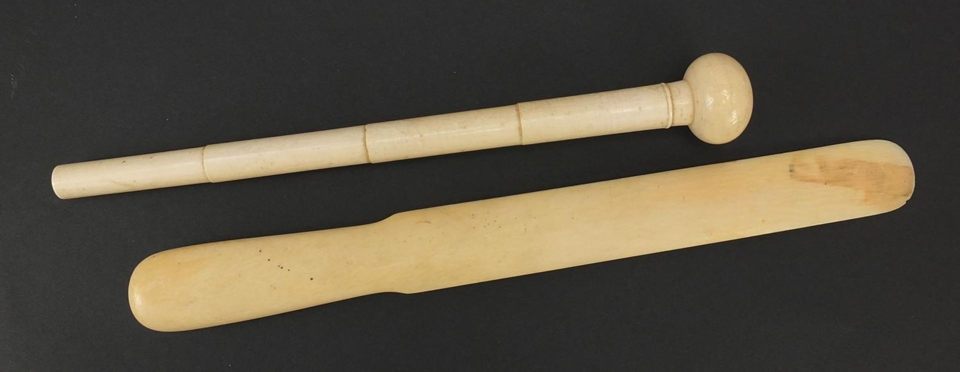 Large ivory page turner and ivory parasol handle, the largest 38cm in length - Image 2 of 3