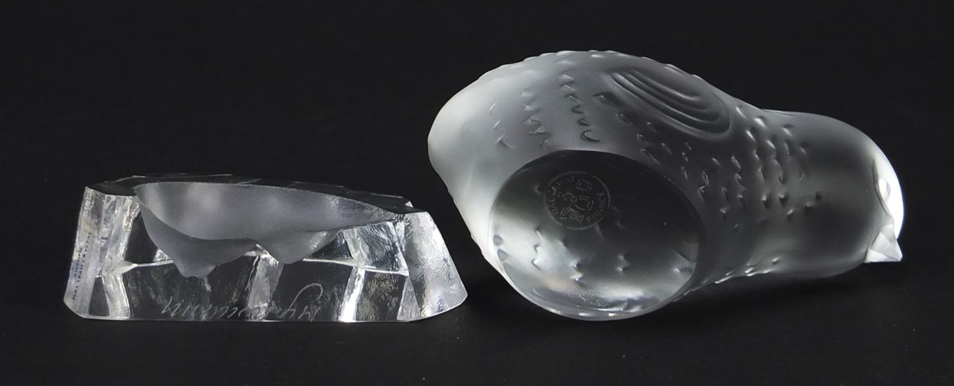 Two animal glass paperweights comprising chick by Baccarat and seal pup by Mats Jonasson, the - Image 3 of 4