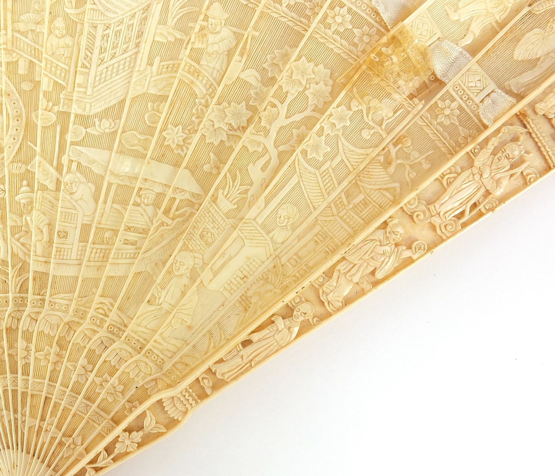 Chinese Canton ivory brise fan carved with figures amongst pagodas and in boats, 18cm in length when - Image 3 of 6