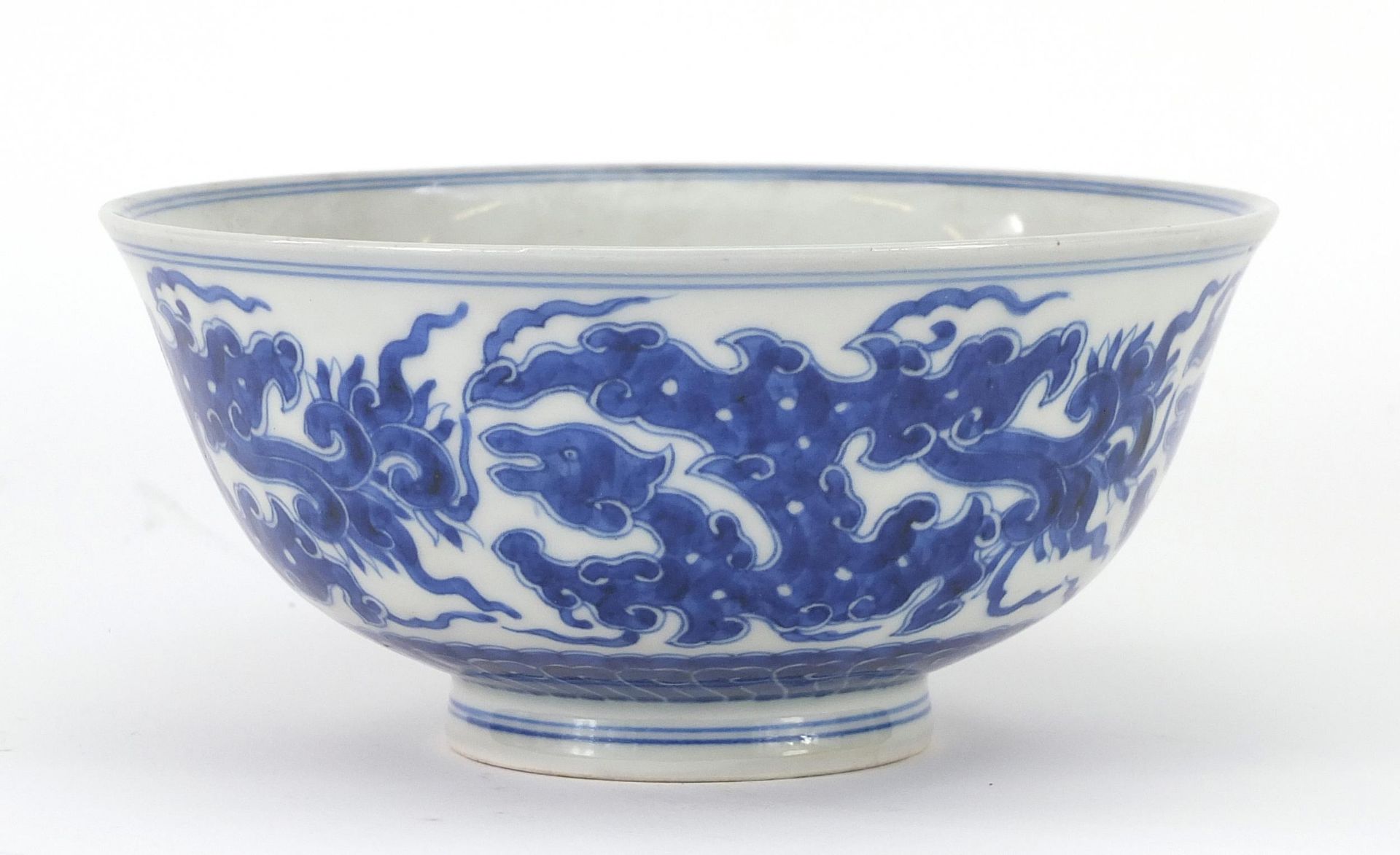 Chinese blue and white porcelain footed bowl finely hand painted with mythical animals above - Bild 6 aus 11