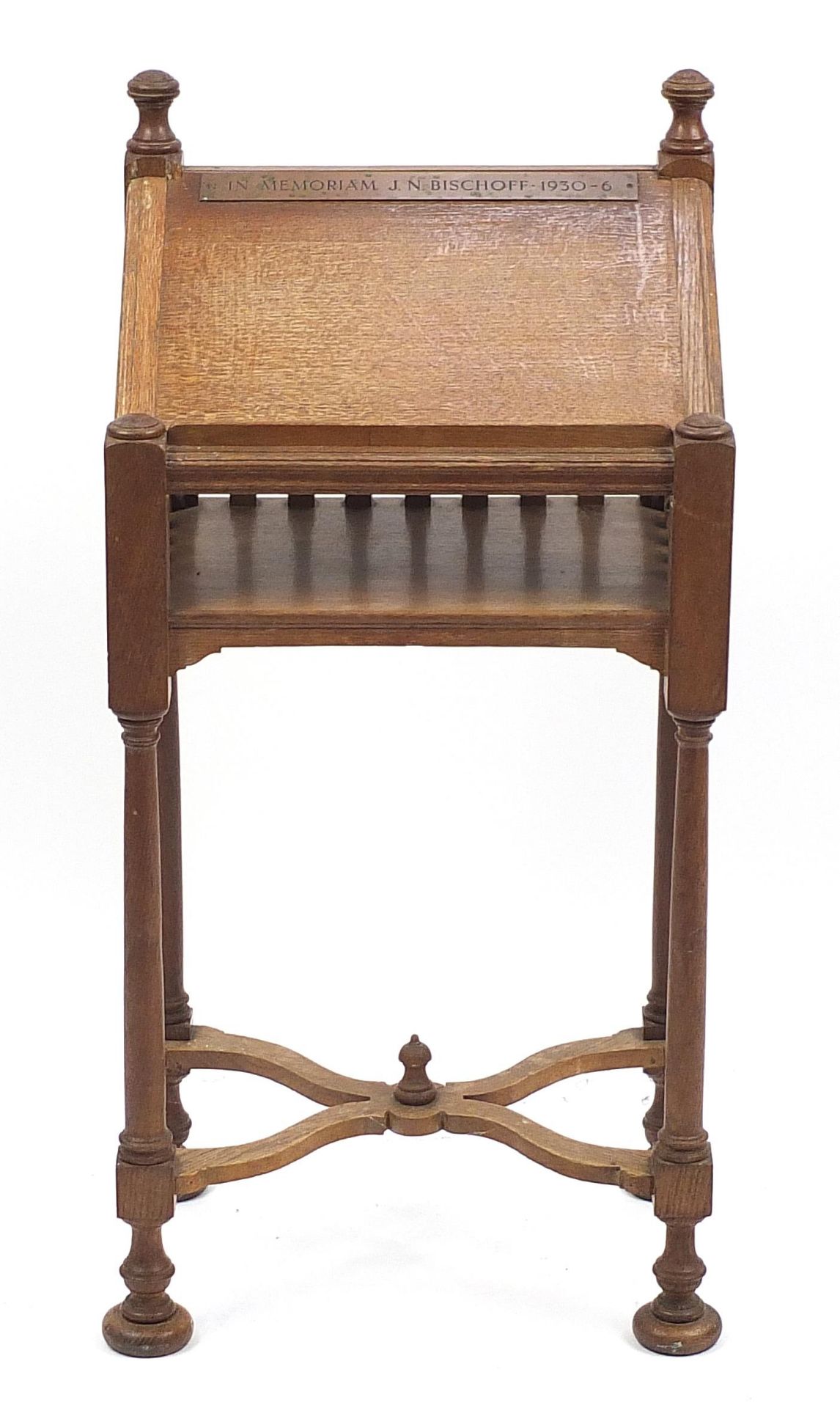 Gothic style oak low lectern with memorial plaque, 100cm H x 48.5cm W x 33.5cm D - Image 2 of 5