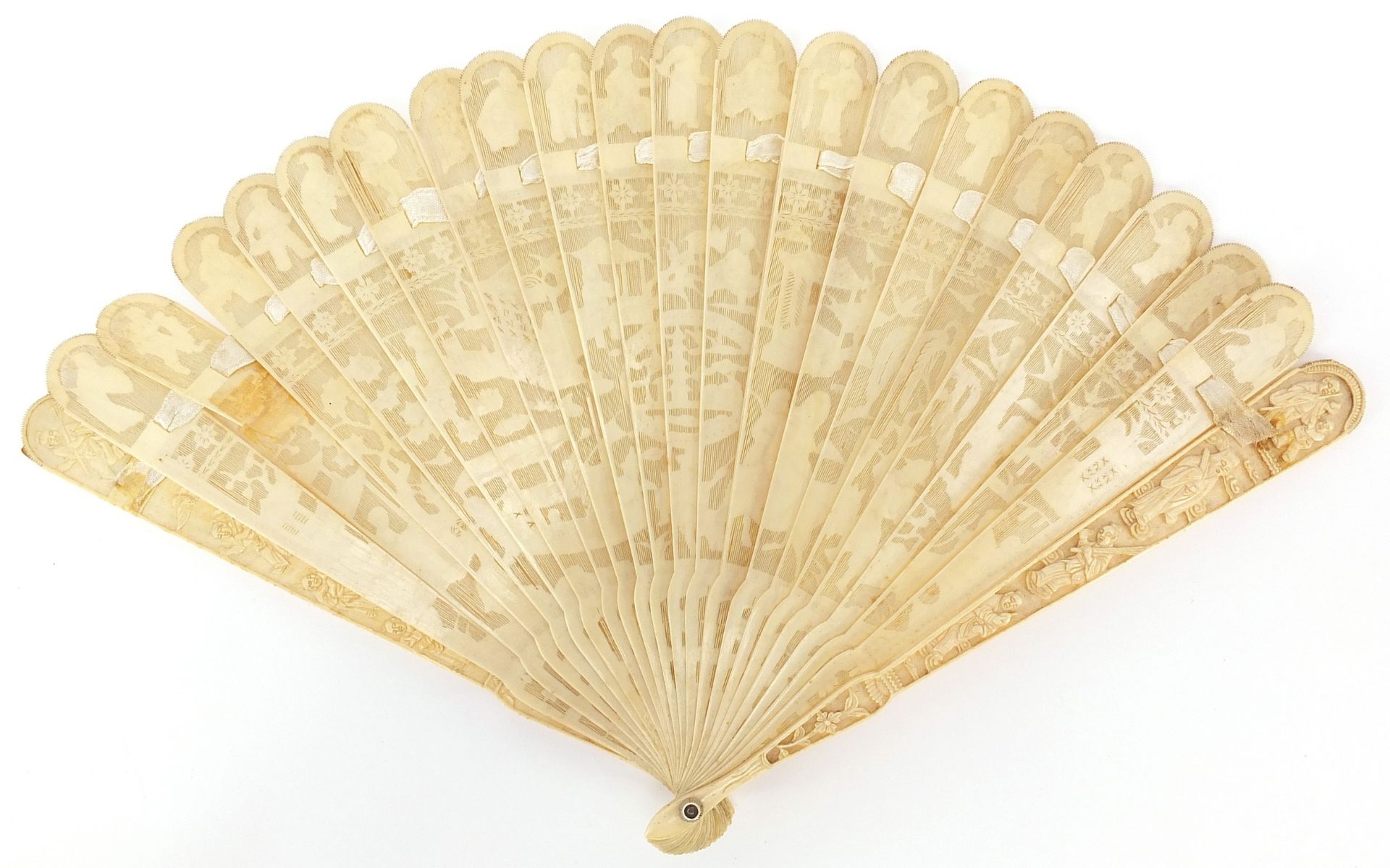 Chinese Canton ivory brise fan carved with figures amongst pagodas and in boats, 18cm in length when - Image 4 of 6
