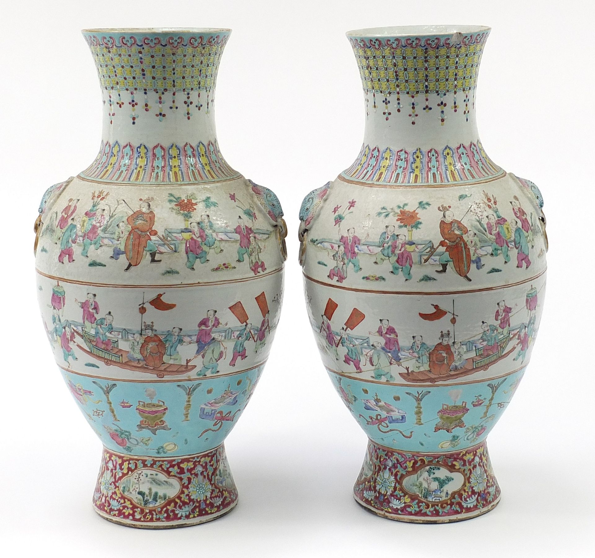 Large pair of Chinese porcelain vases with animalia ring turned handles, each hand painted in the - Bild 9 aus 15