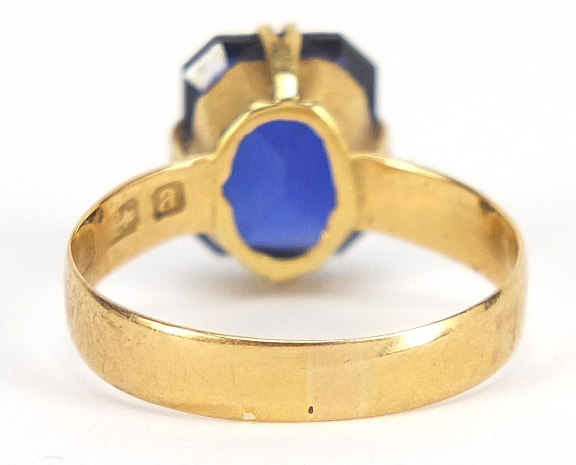 18ct gold sapphire ring, the sapphire approximately 10mm x 8mm x 3.5mm deep, size K, 2.9g - Image 3 of 5