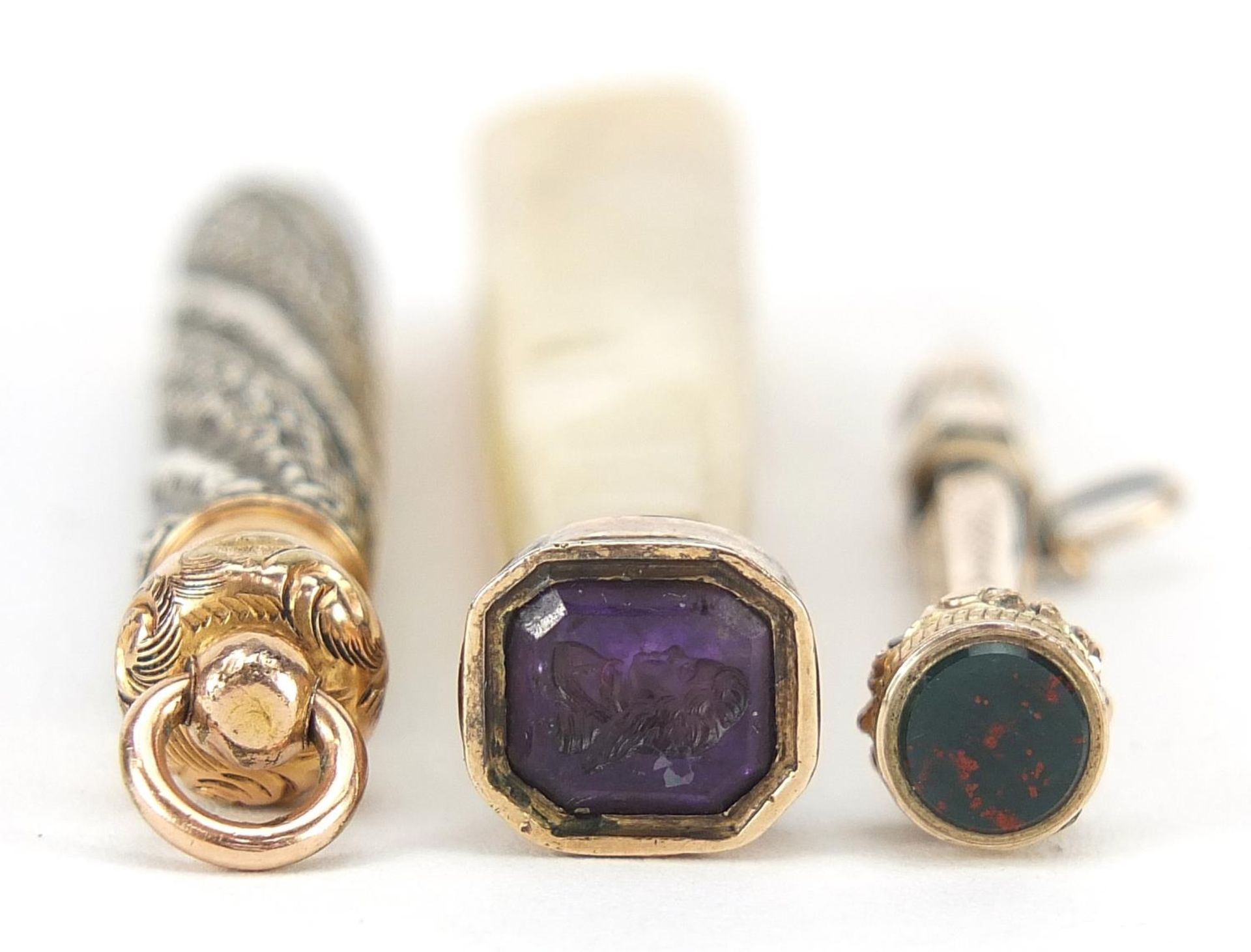 Antique objects comprising mother of pearl and amethyst intaglio seal, unmarked gold propelling - Image 5 of 6