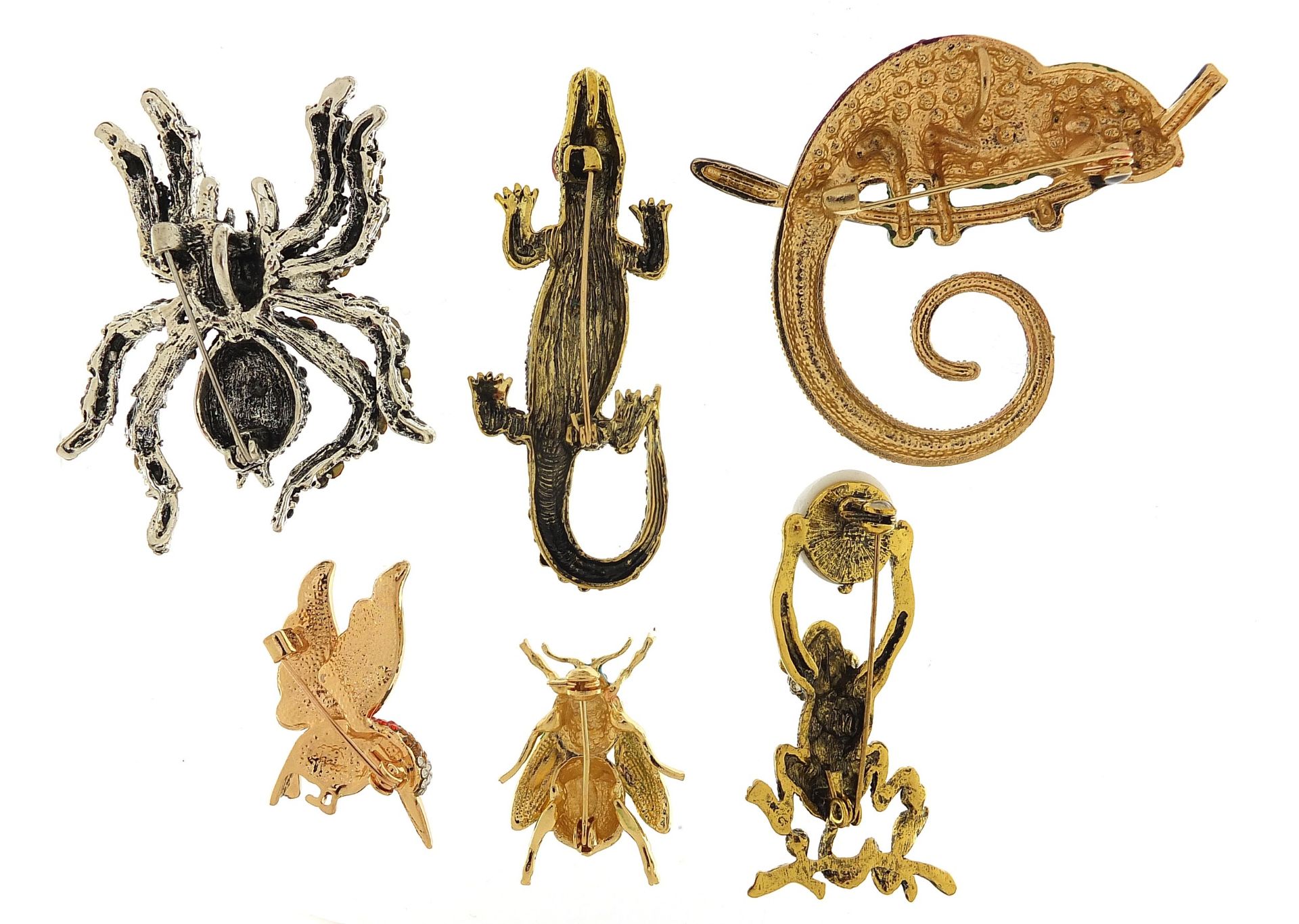 Six jewelled and enamel animal and insect brooches including chameleon, humming bird, monkey and - Image 4 of 4