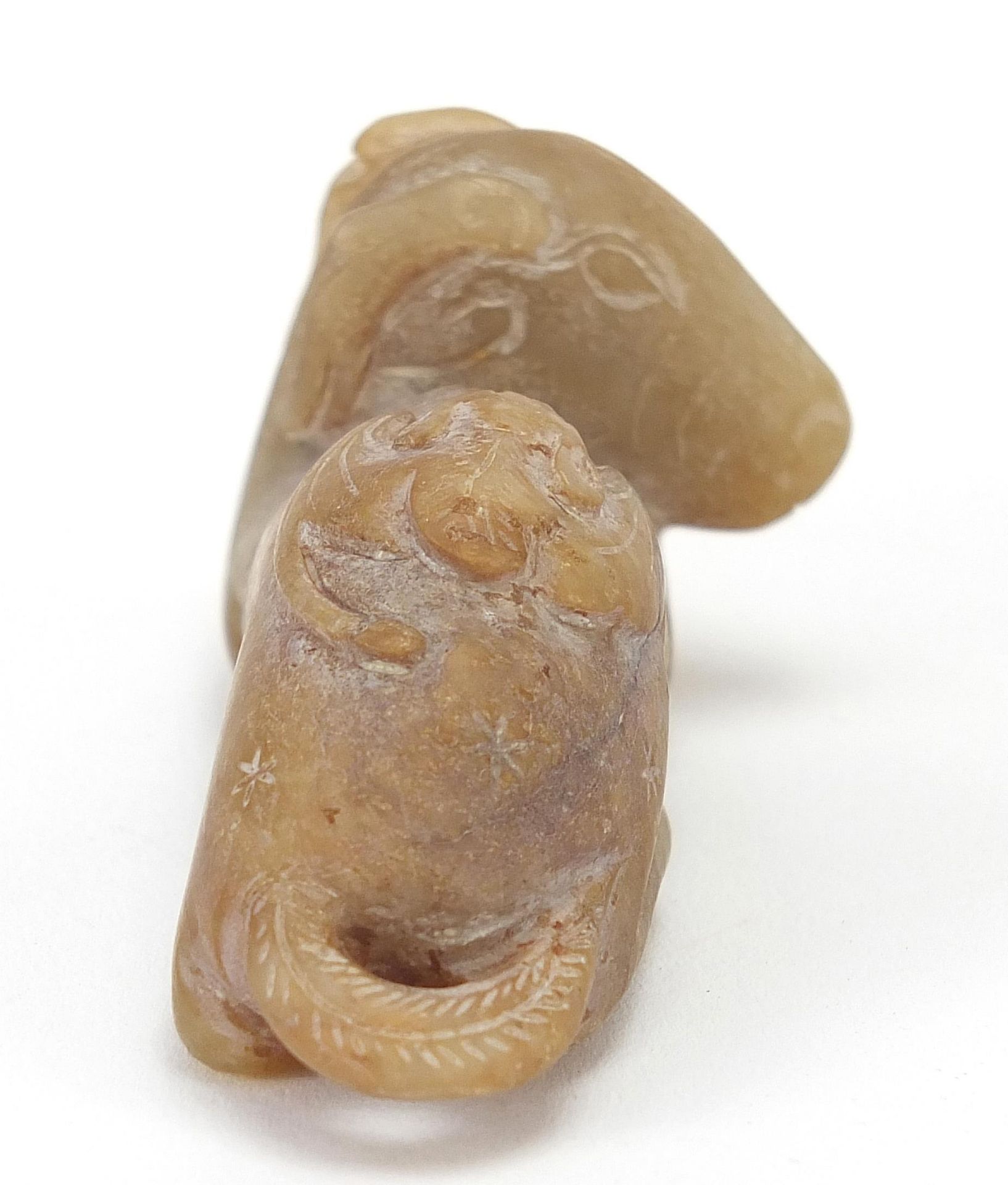 Good Chinese hardstone carving of a recumbent horse and bat, possibly jade, 8.5cm in length - Image 4 of 7