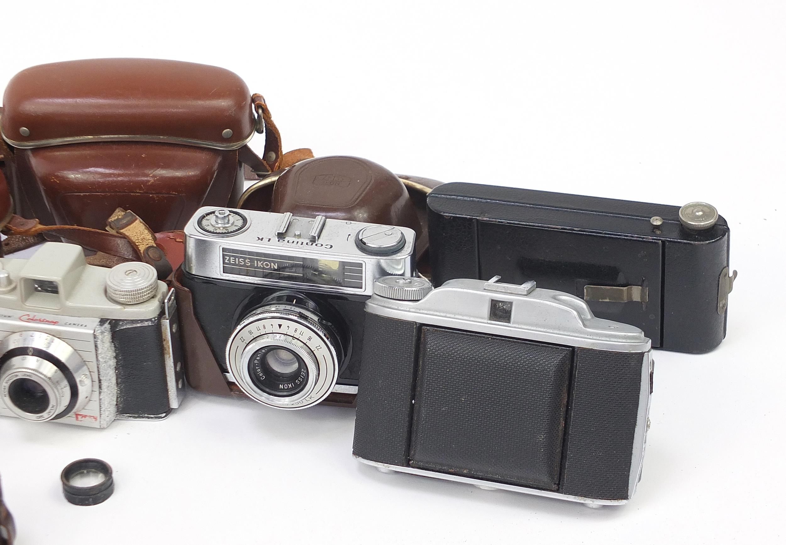 Cameras and accessories including an Ilford Sportsman, Ensign Selfix 820 Special and a Kodak Brownie - Image 5 of 5