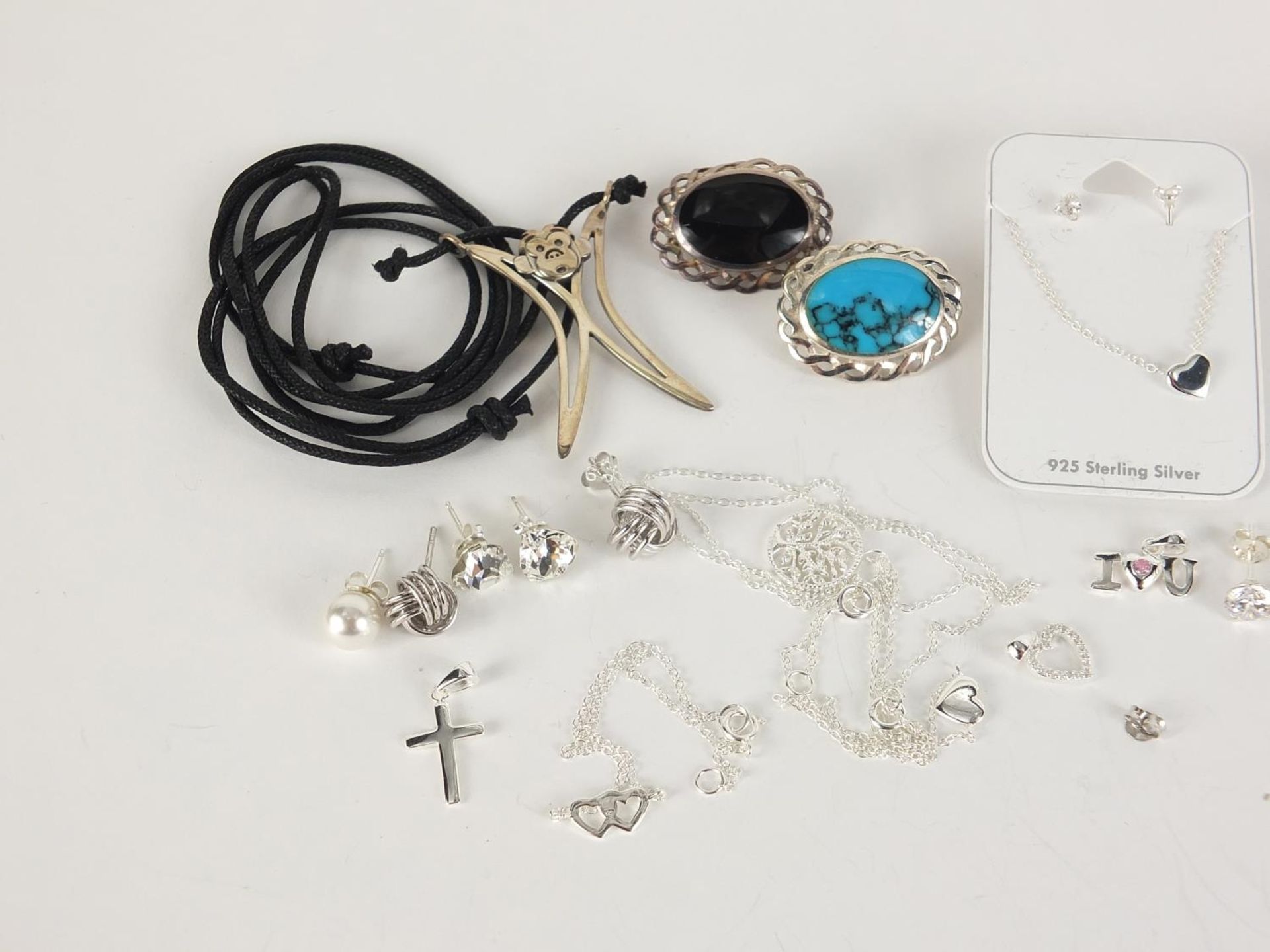 Silver jewellery including cabochon stone brooches, monkey pendants, necklaces and earrings, total - Image 2 of 6