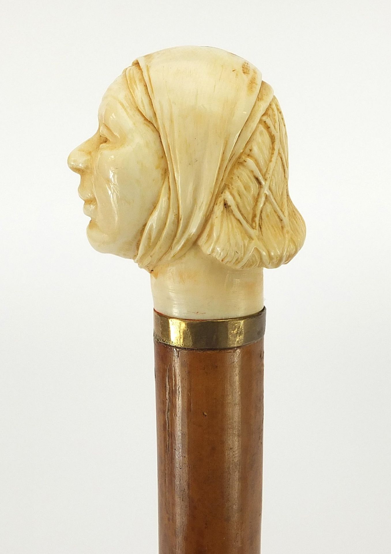 Hardwood and ebony walking stick with carved ivory pommel in the form of a lady's head, 90cm in - Image 5 of 8