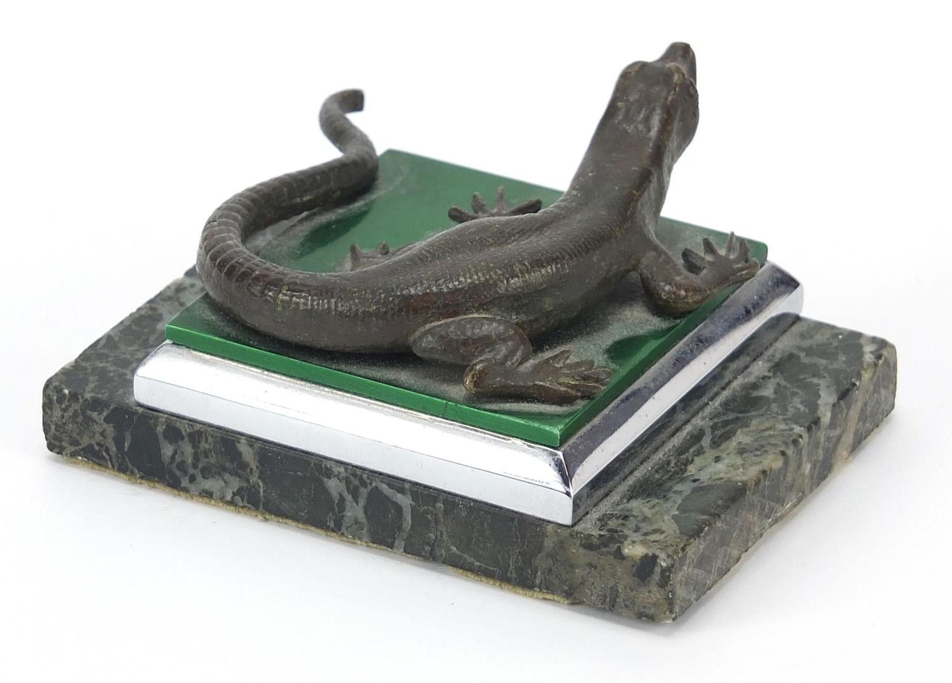 Bronze lizard desk paperweight sitting on a plinth and raised on a marble base, 10cm wide - Image 2 of 3