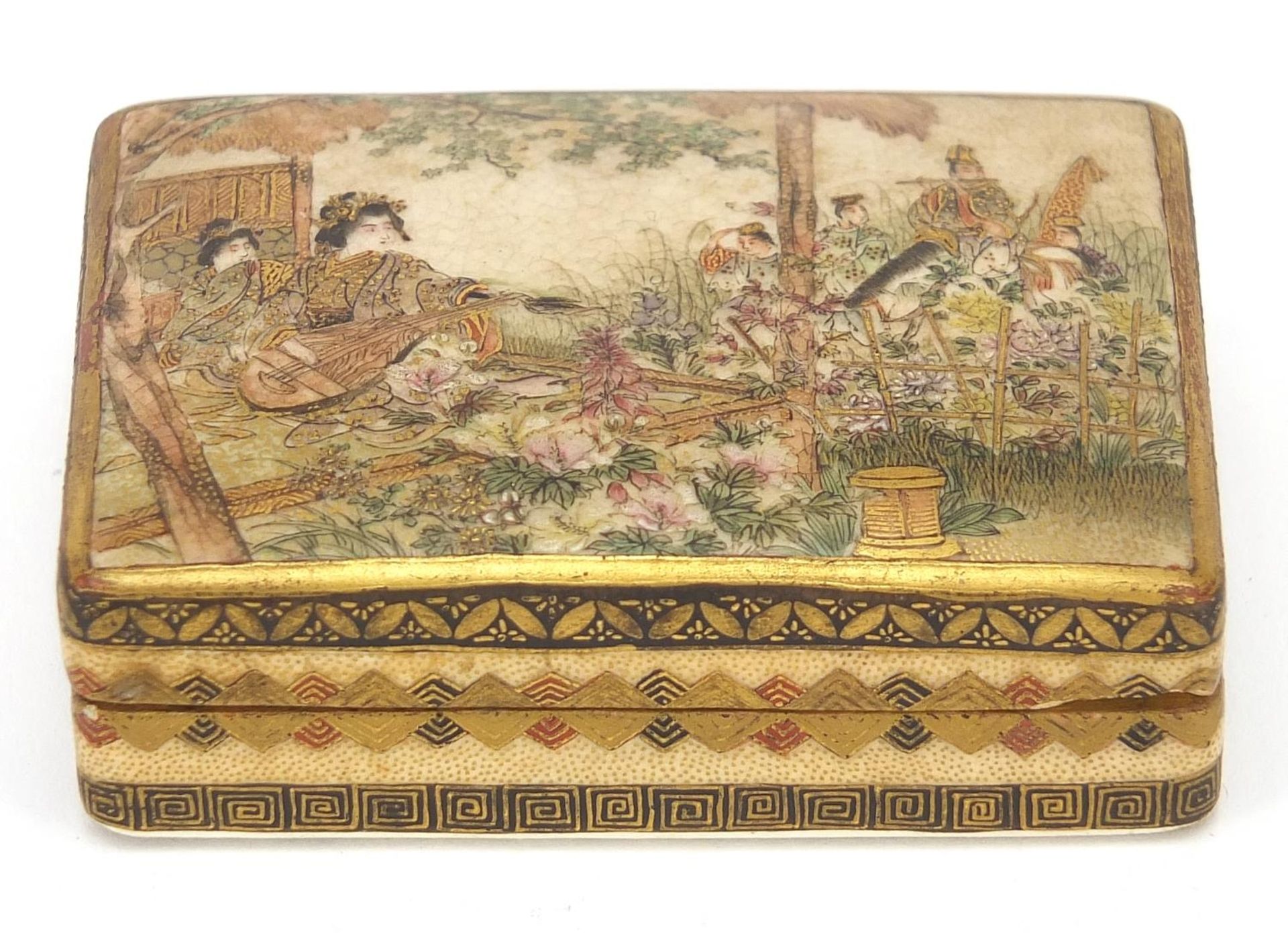 Japanese Satsuma pottery box and cover finely hand painted with figures and flowers, S Kinkozan - Image 2 of 9