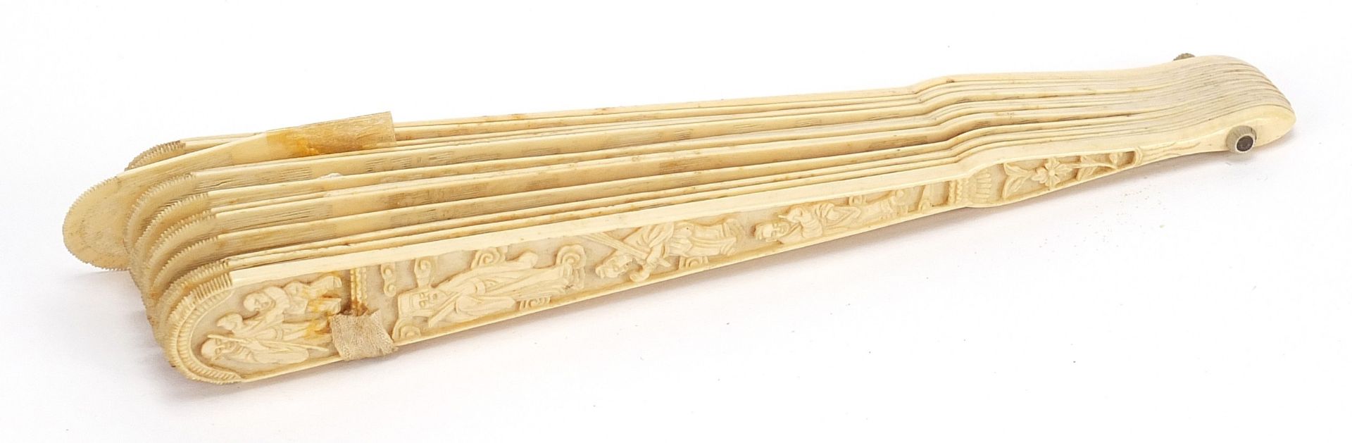 Chinese Canton ivory brise fan carved with figures amongst pagodas and in boats, 18cm in length when - Image 6 of 6