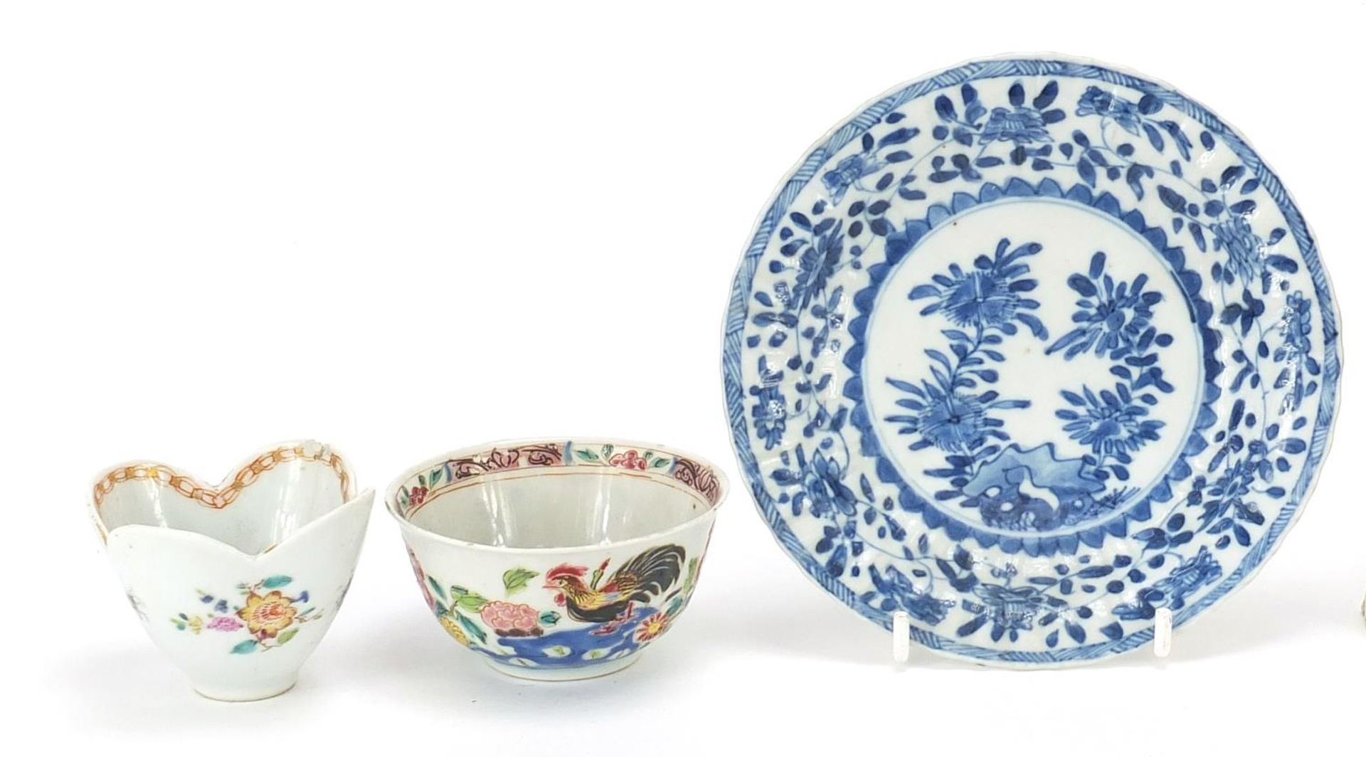 Chinese porcelain including blanc de chine figurine of Guanyin, blue and white plates and tea - Image 2 of 6